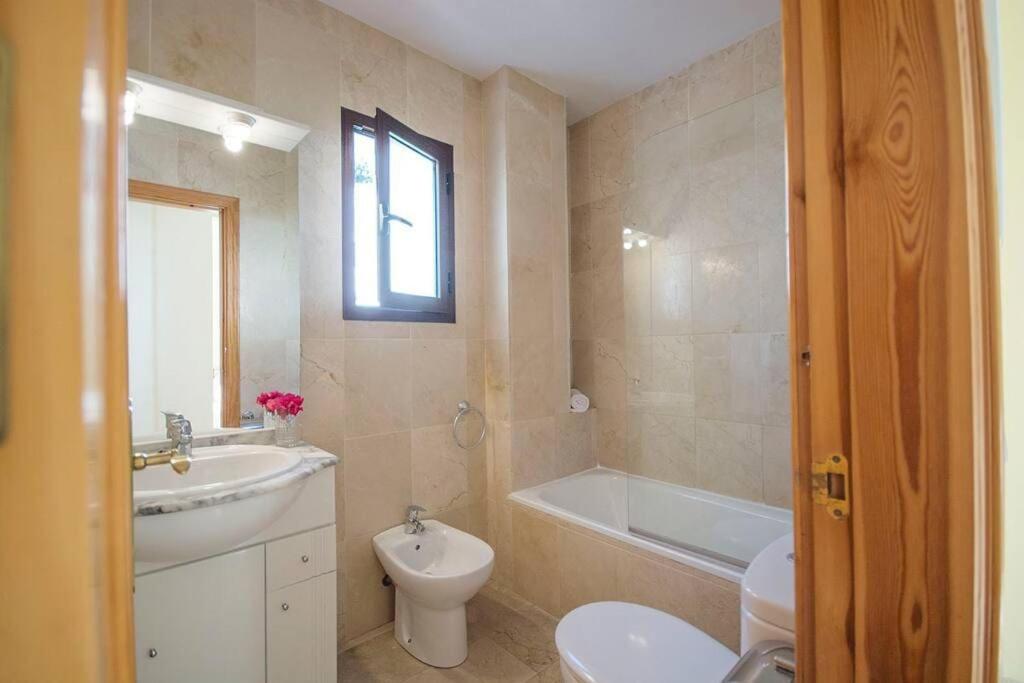 Apartamento 33, Frigiliana Spacious family Apartment with large Pool in the town center HansOnHoliday Rentals