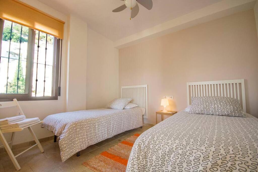 Apartamento 33, Frigiliana Spacious family Apartment with large Pool in the town center HansOnHoliday Rentals