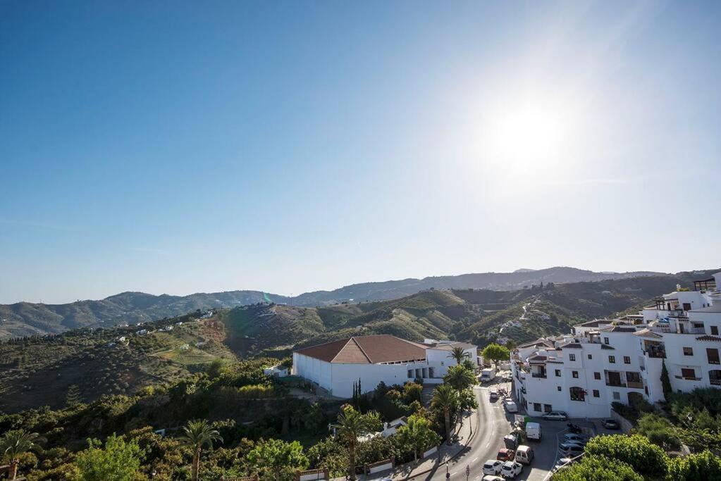 Apartamento 33, Frigiliana Spacious family Apartment with large Pool in the town center HansOnHoliday Rentals