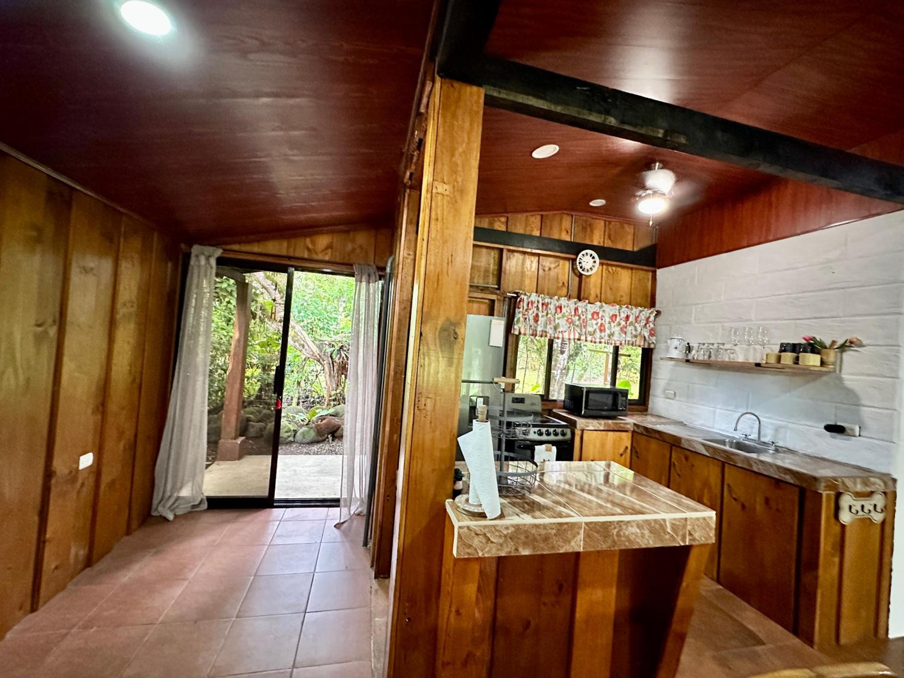 Cabin in Paradise with jacuzzi, free Wifi, and Relaxing sound of the river, Bungalows Tulipanes