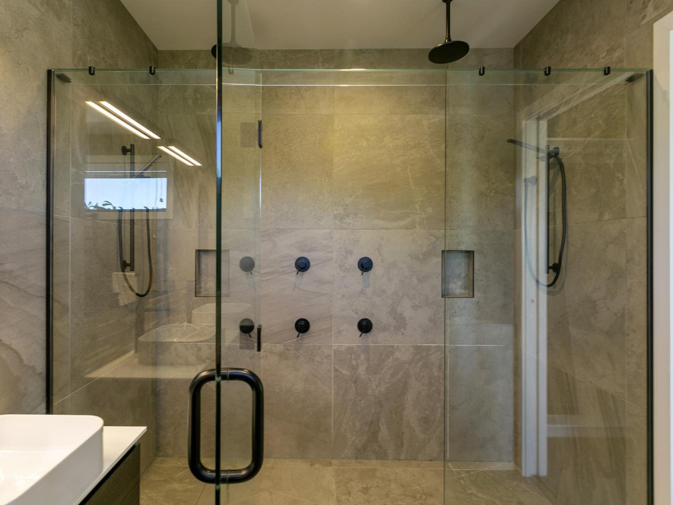 Lake Taupō Luxury Home plus Hideaway Apartment view 4