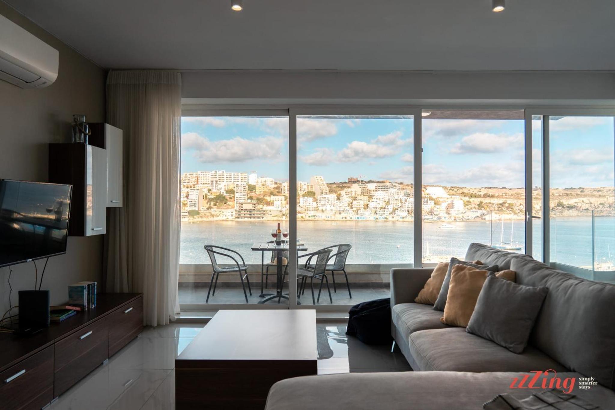 Seaside Magic From a Stunning Apartment photo 2