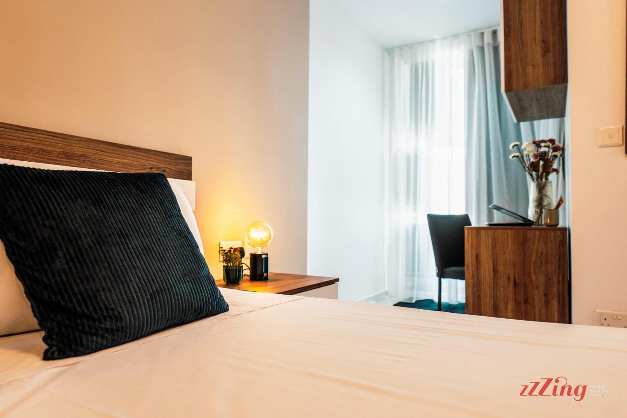 Seaside Magic From a Stunning Apartment photo 4