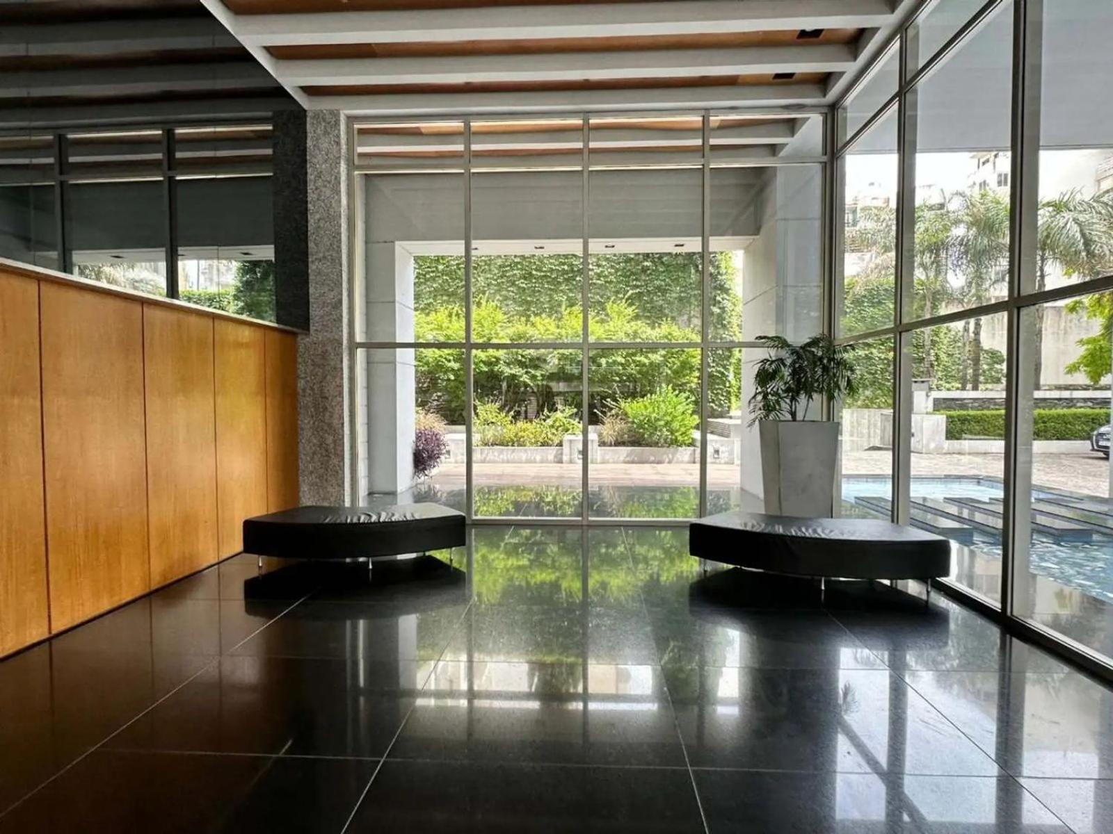 Bright modern apartment with full amenities and parking with 24hs security