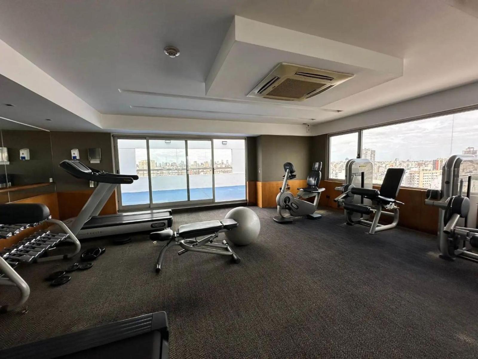 Bright modern apartment with full amenities and parking with 24hs security