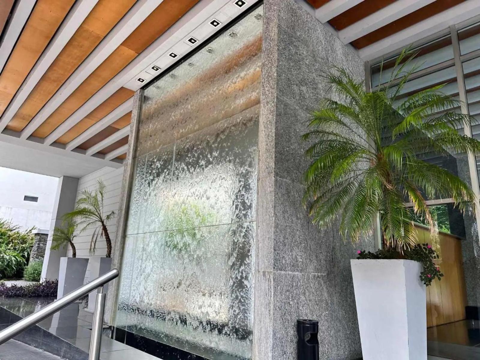 Bright modern apartment with full amenities and parking with 24hs security
