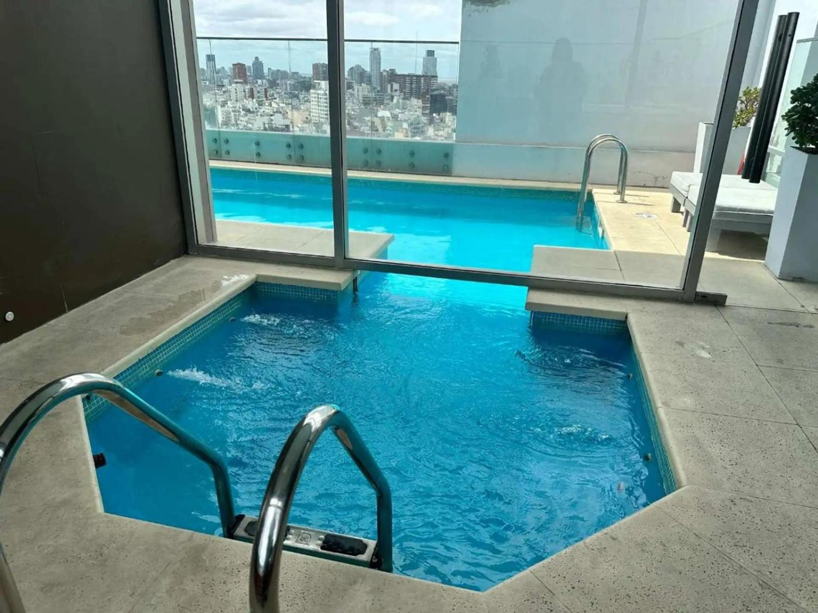 Bright modern apartment with full amenities and parking with 24hs security