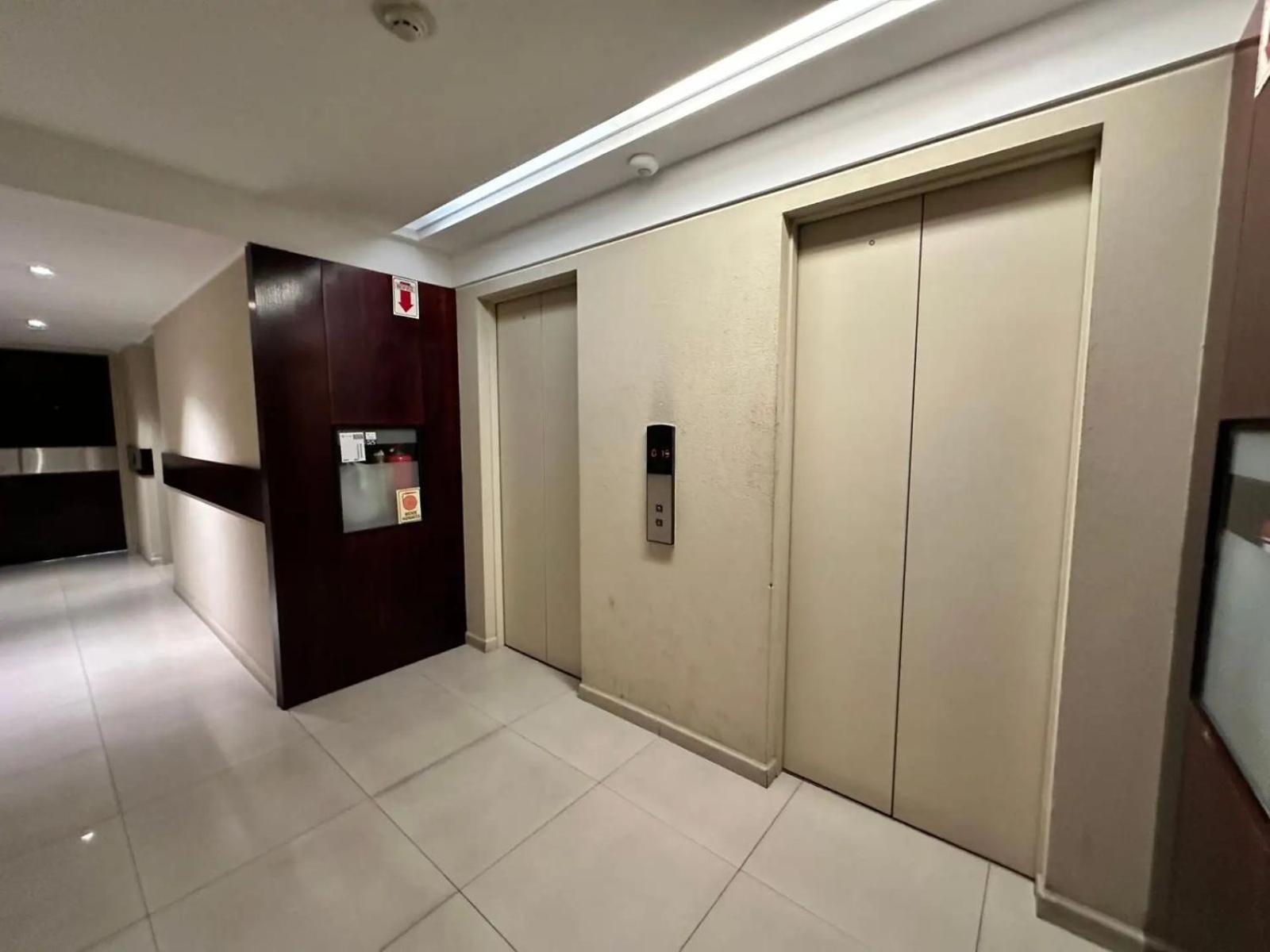 Bright modern apartment with full amenities and parking with 24hs security