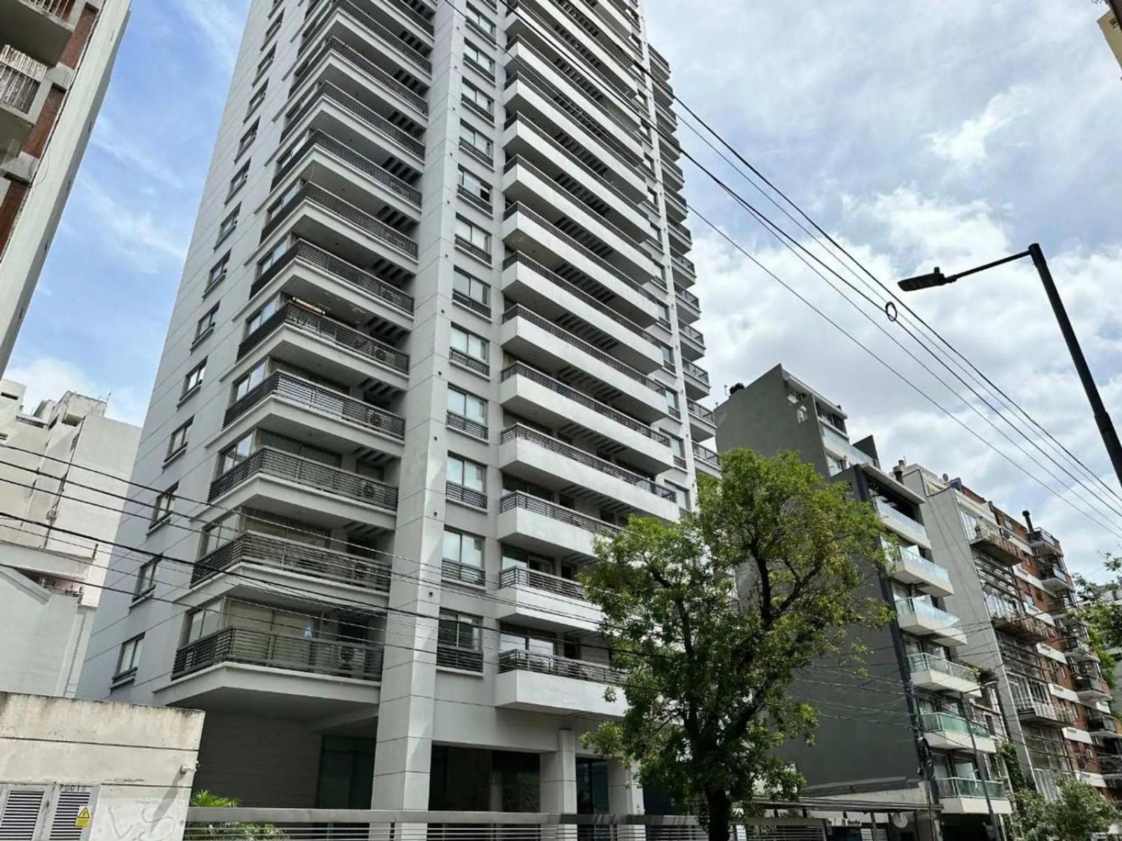 Bright modern apartment with full amenities and parking with 24hs security