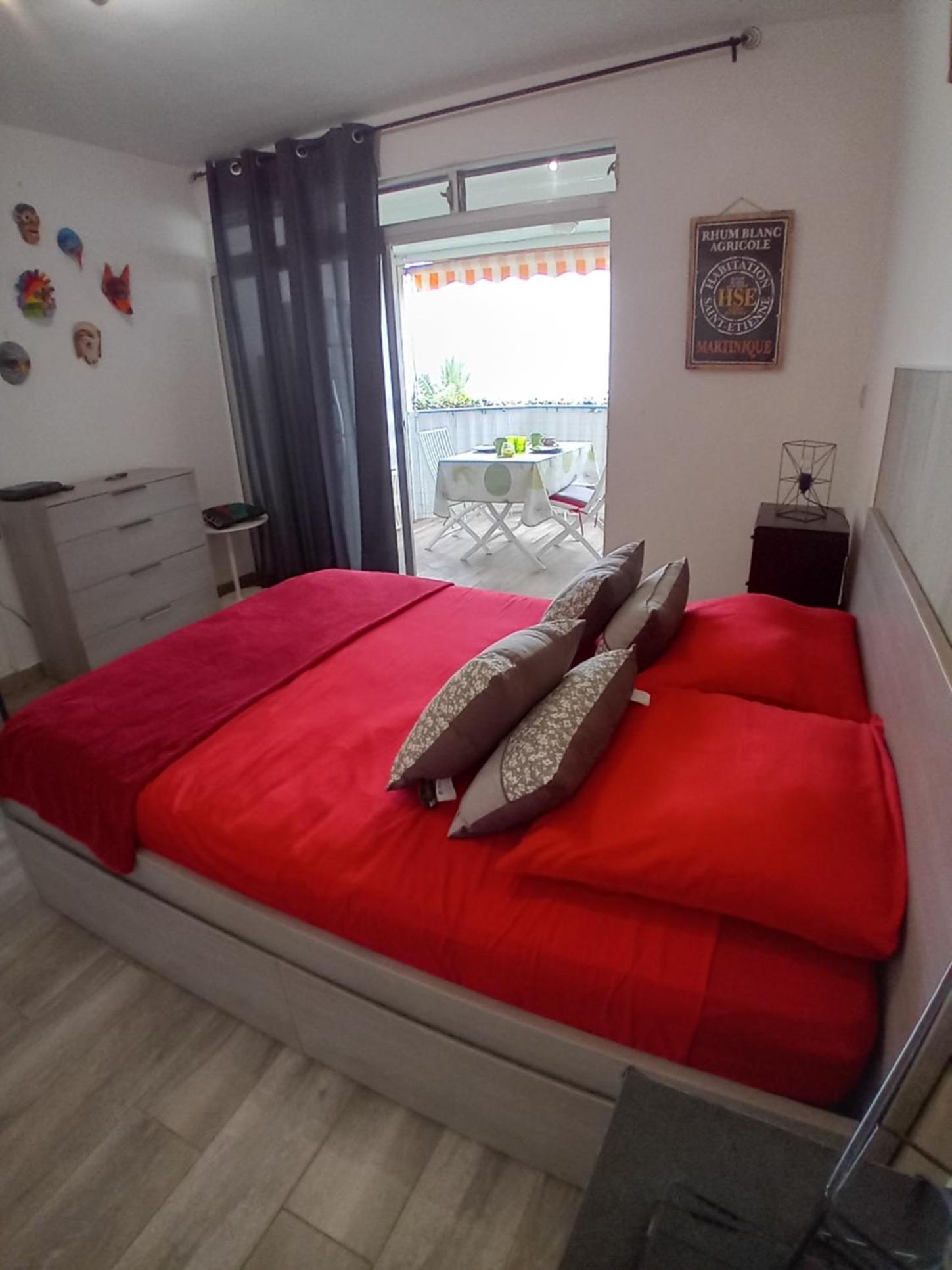 Studio vue mer view 3