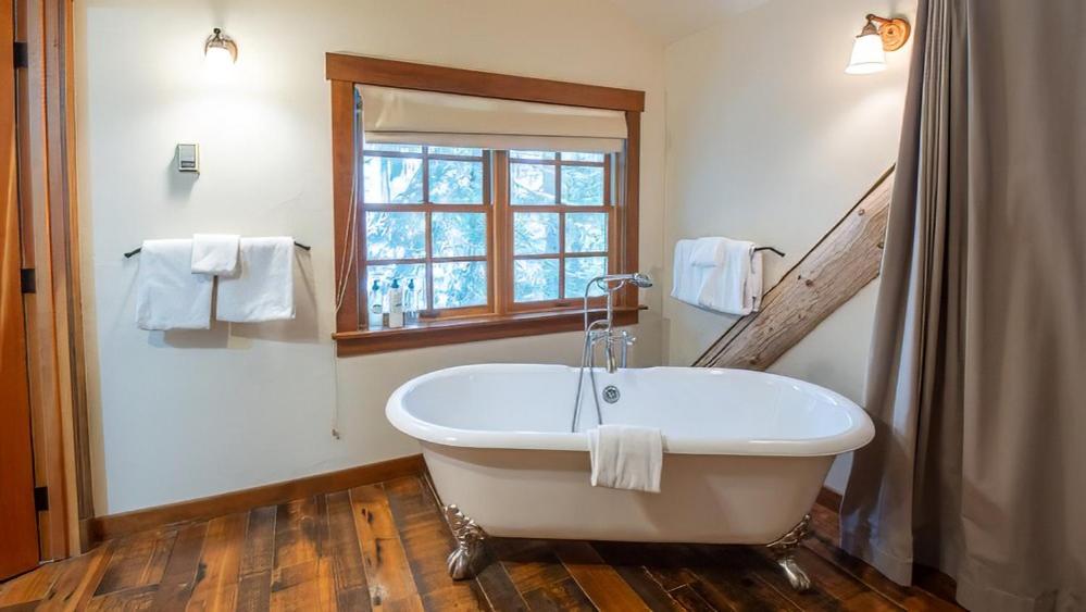 Snow Creek Cabins by Fernie Lodging Co