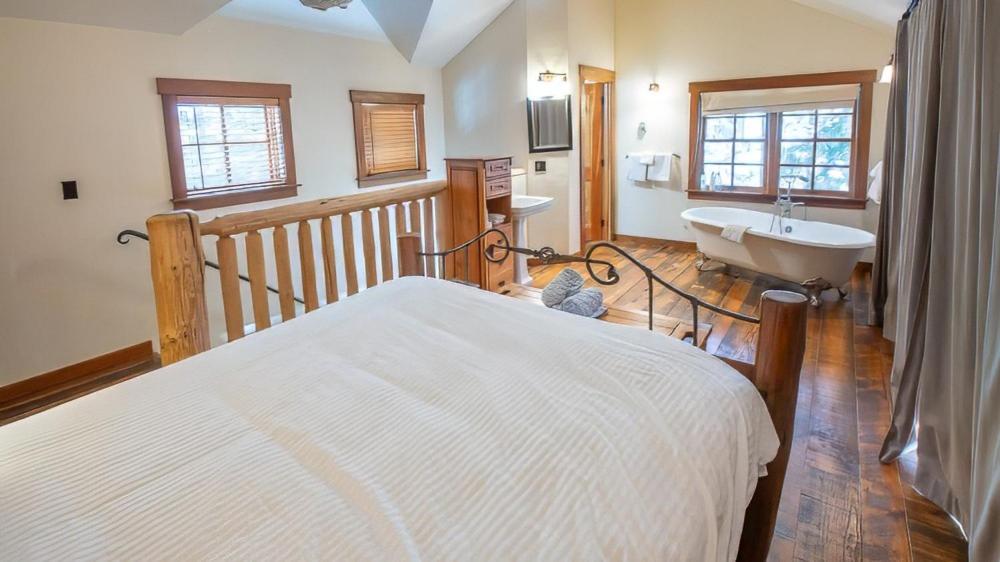 Snow Creek Cabins by Fernie Lodging Co