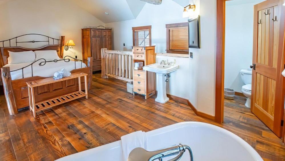 Snow Creek Cabins by Fernie Lodging Co