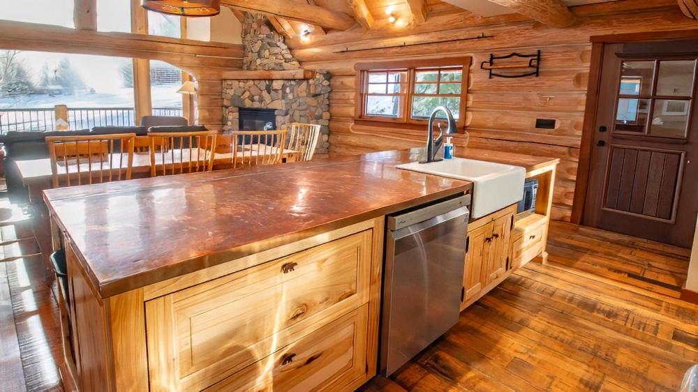 Snow Creek Cabins by Fernie Lodging Co