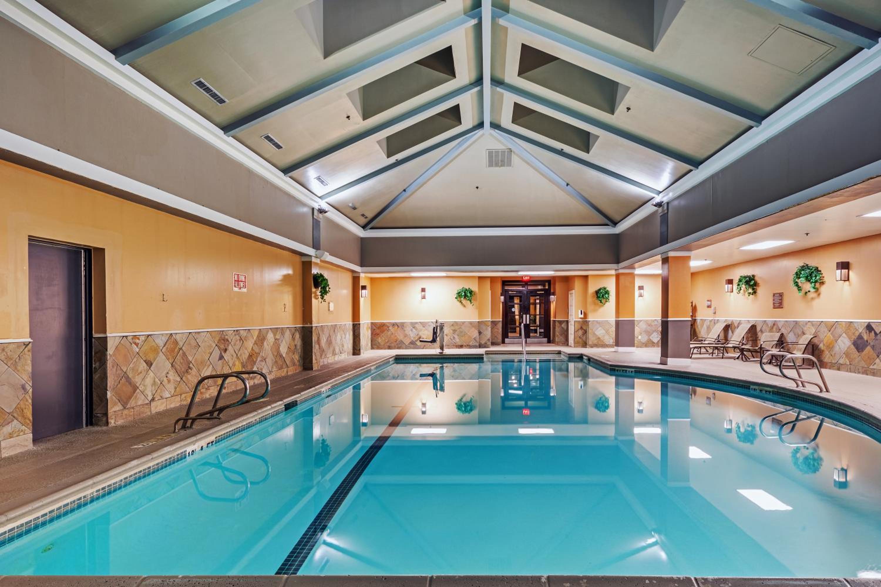 Hotel DoubleTree by Hilton Tulsa Downtown - Image 1