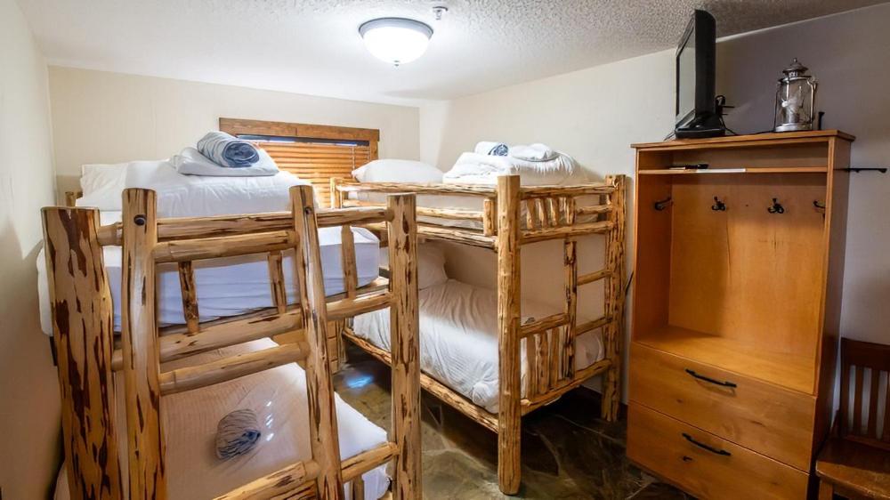 Snow Creek Cabins by Fernie Lodging Co