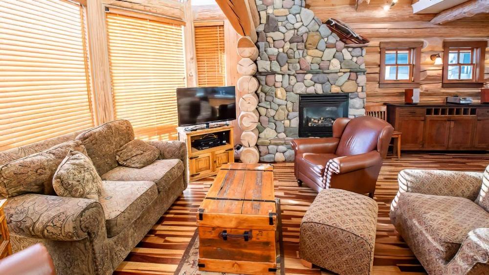 Snow Creek Cabins by Fernie Lodging Co