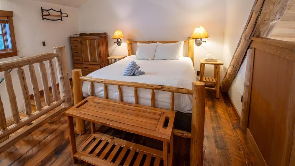 Snow Creek Cabins by Fernie Lodging Co