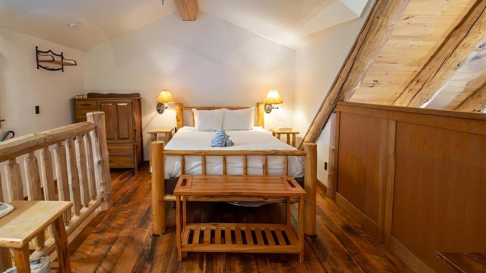 Snow Creek Cabins by Fernie Lodging Co