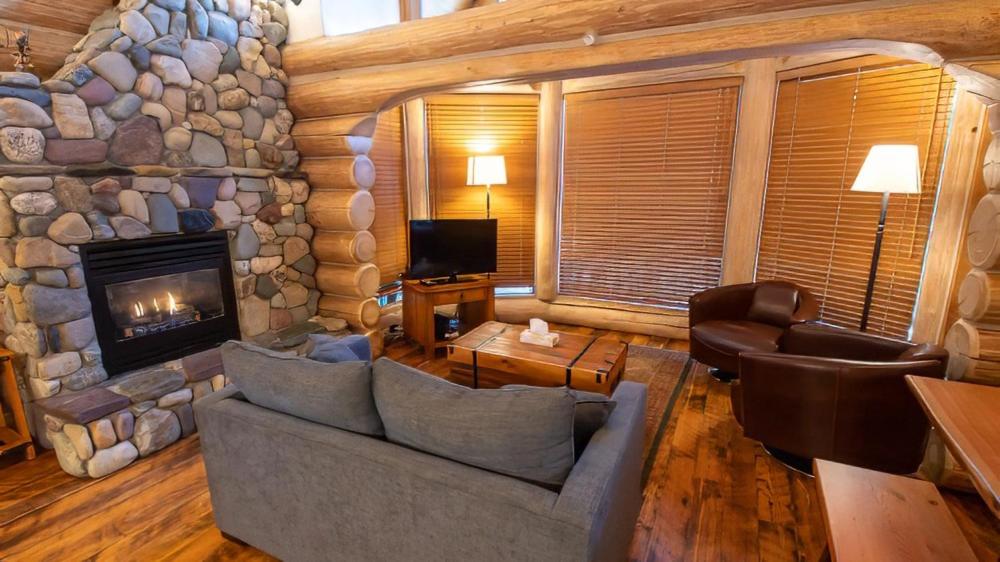 Snow Creek Cabins by Fernie Lodging Co