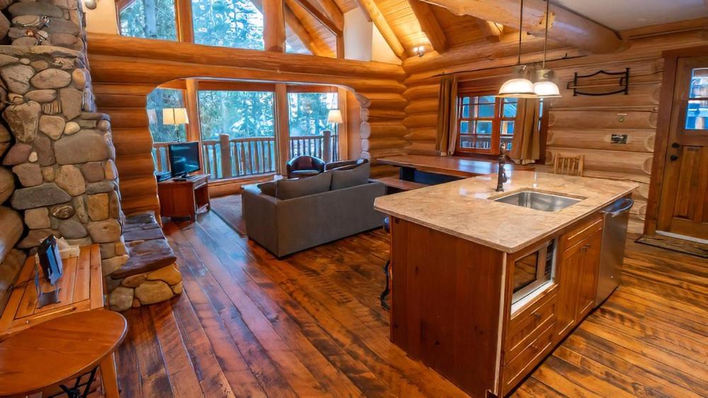 Snow Creek Cabins by Fernie Lodging Co