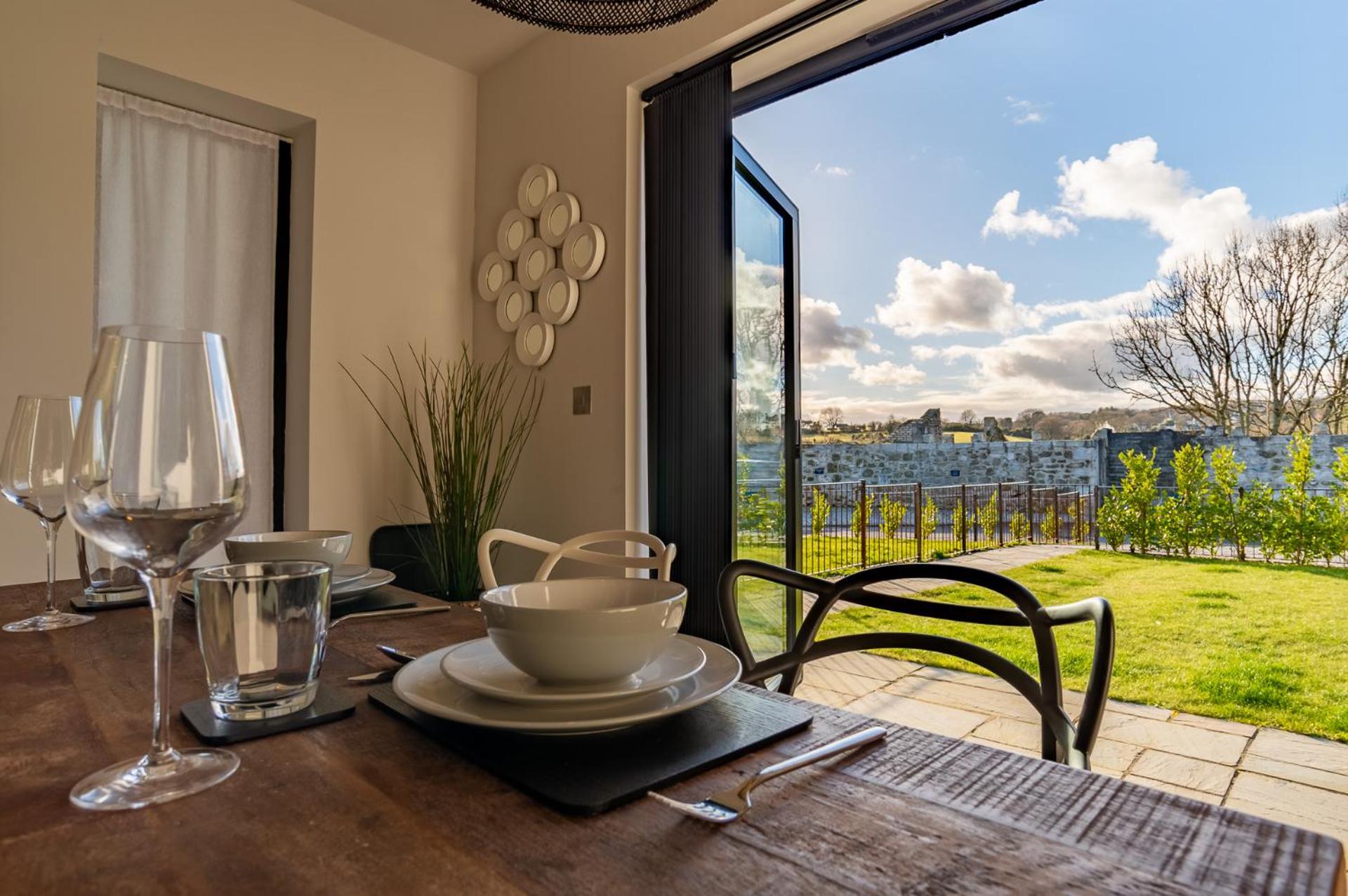 Luxury, stylish brand new house, fabulous location view 4