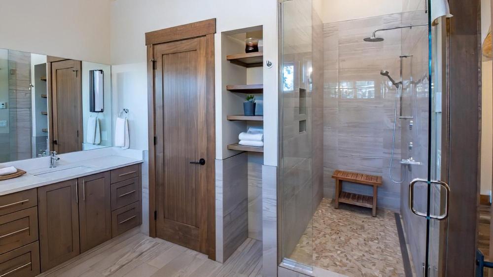Snow Creek Cabins by Fernie Lodging Co