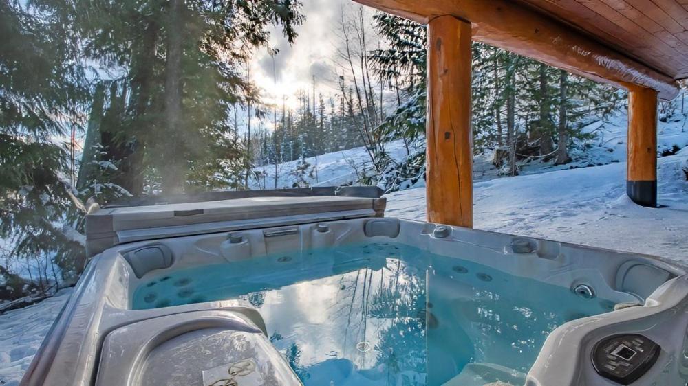 Snow Creek Cabins by Fernie Lodging Co
