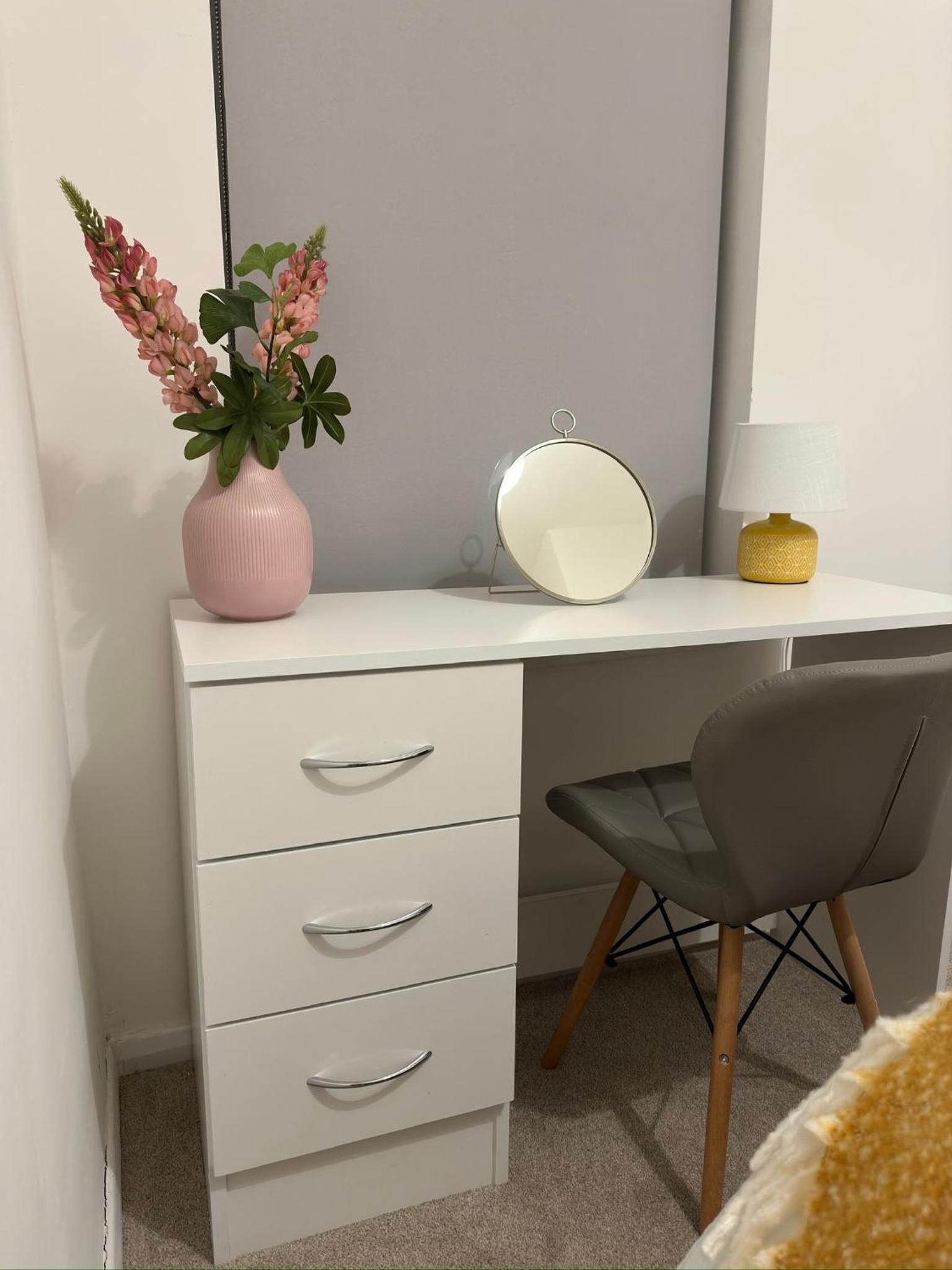 Mia Residences Cosy 2 bed flat, Wi-Fi Netflix, Free Parking view 2