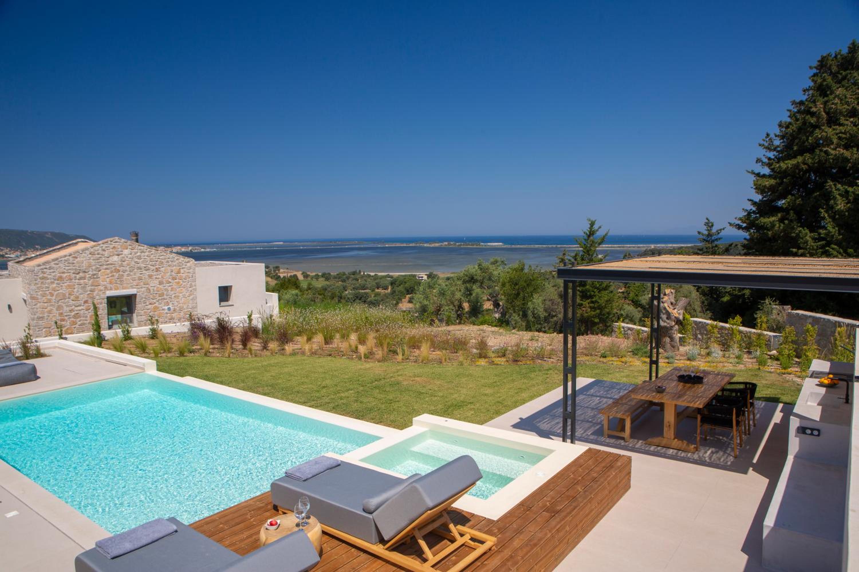 VIENTO LUXURY VILLAS near Lefkada town center and beach view 4