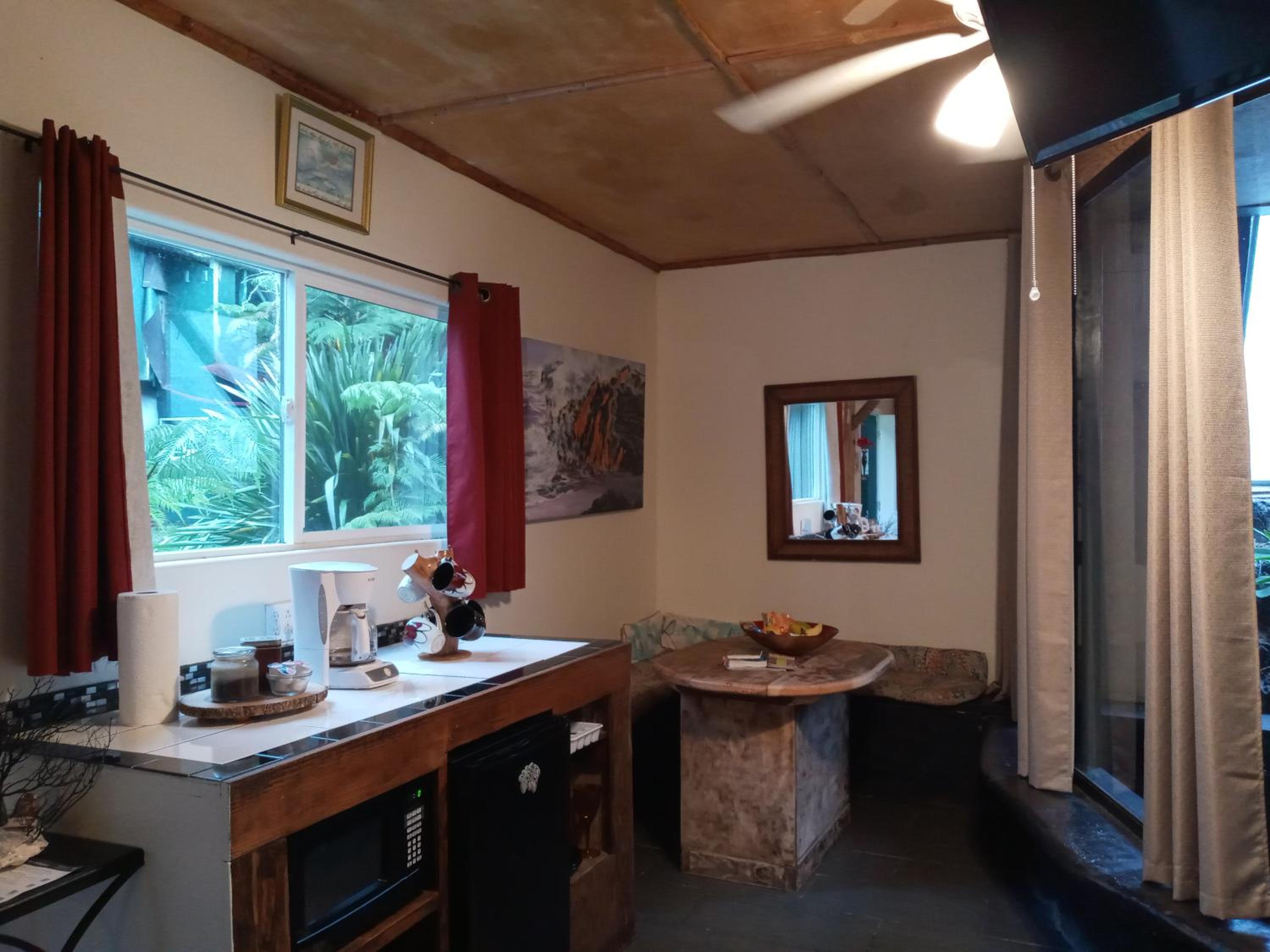 Aloha Crater Lodge