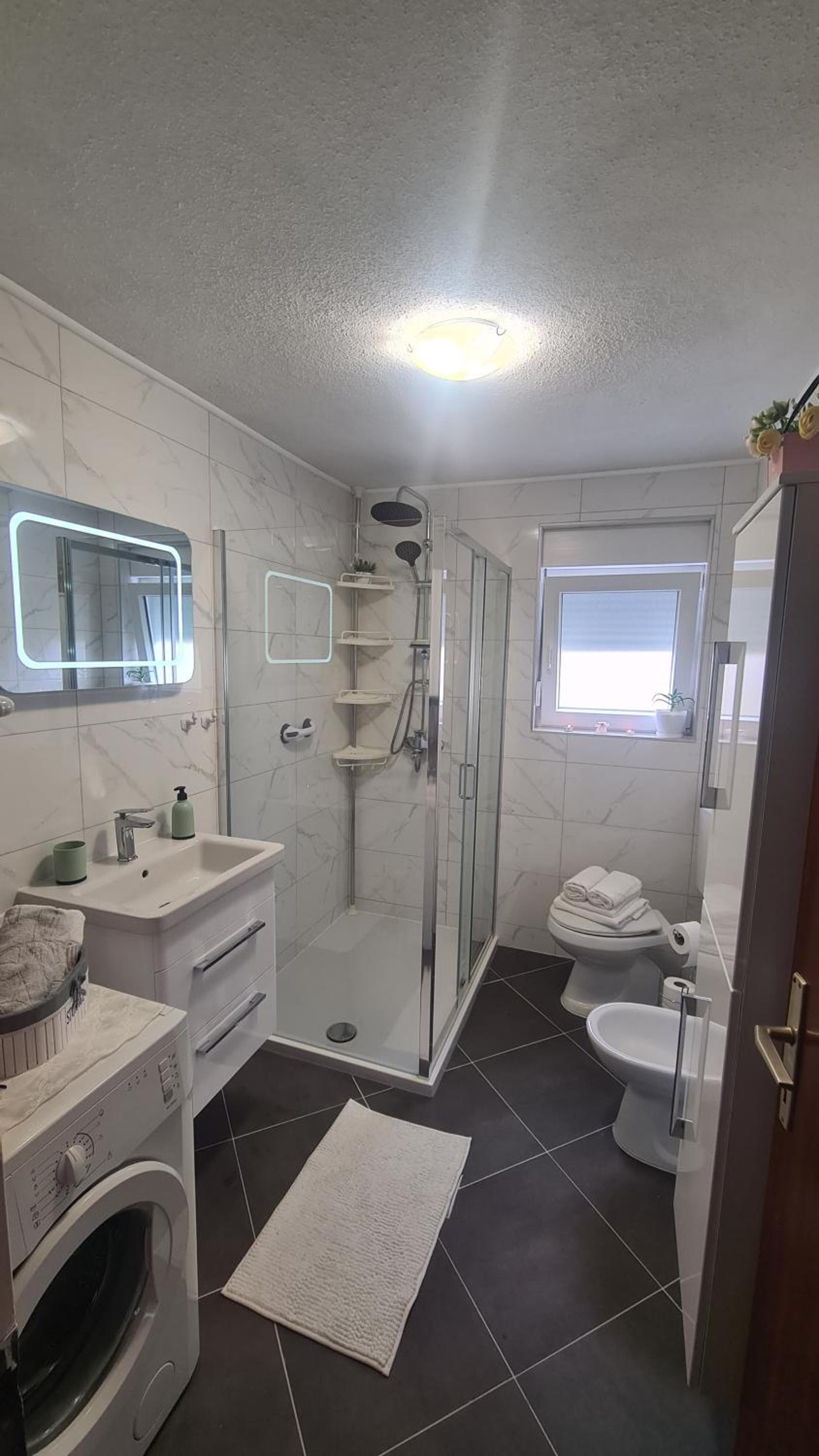 Apartment Dolic - Your peaceful spot with a panoramic view view 3