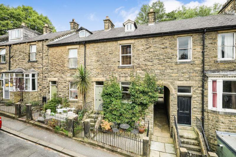 Homely 4 bed cottage central characterful view 3