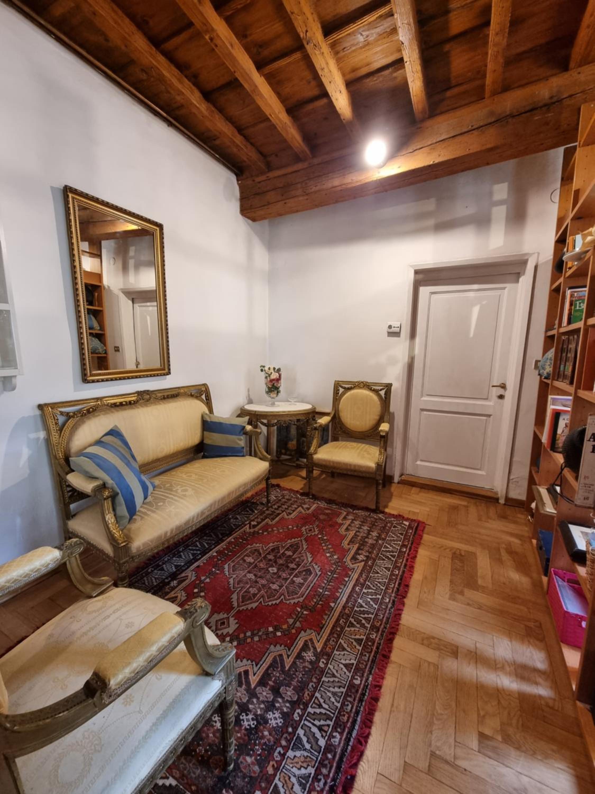 LA SEDE DELL'ARTE Monolocale Studio e Camere in Torre Medievale vicino a Duomo e Piazza Signoria