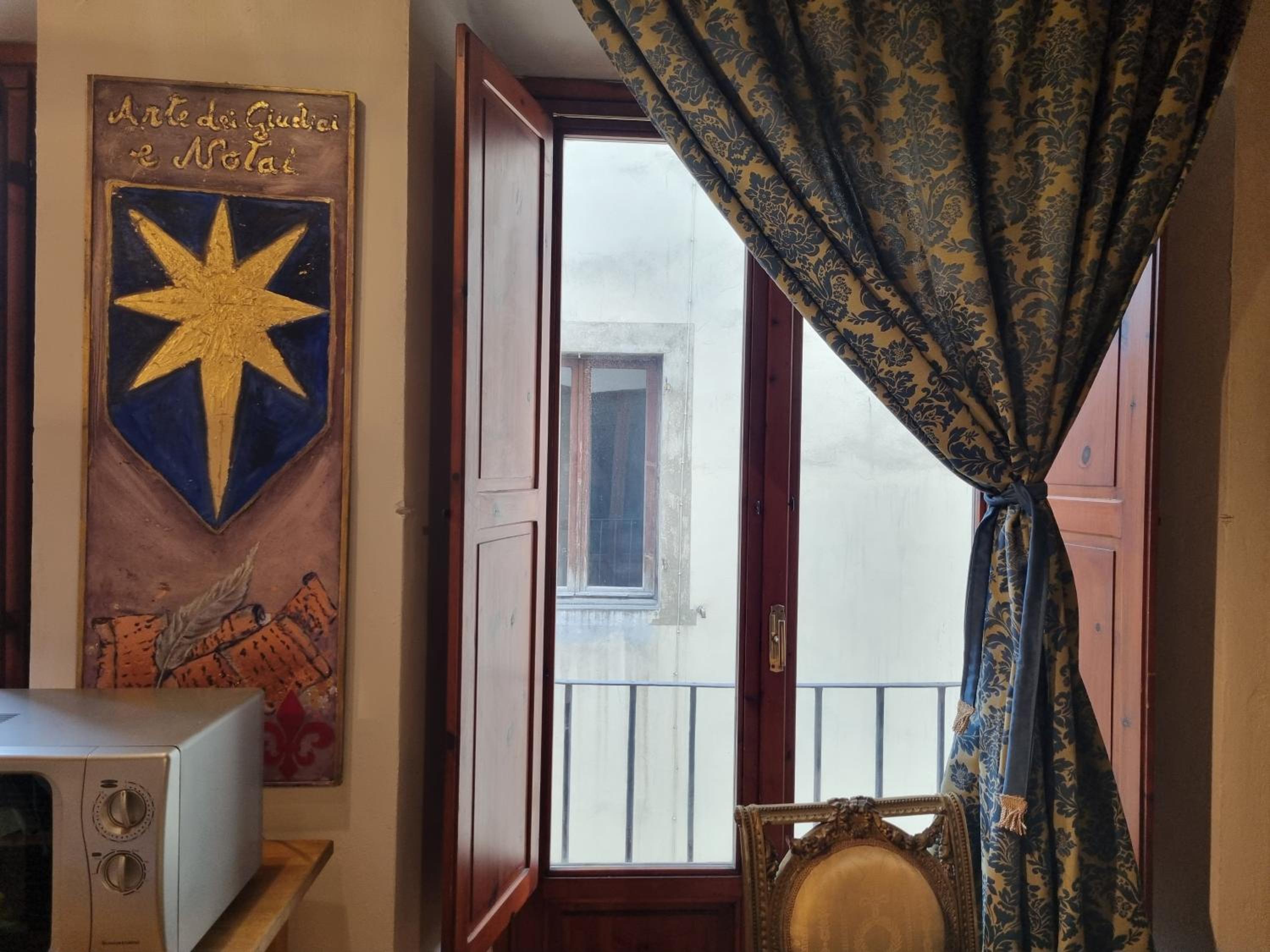 LA SEDE DELL'ARTE Monolocale Studio e Camere in Torre Medievale vicino a Duomo e Piazza Signoria