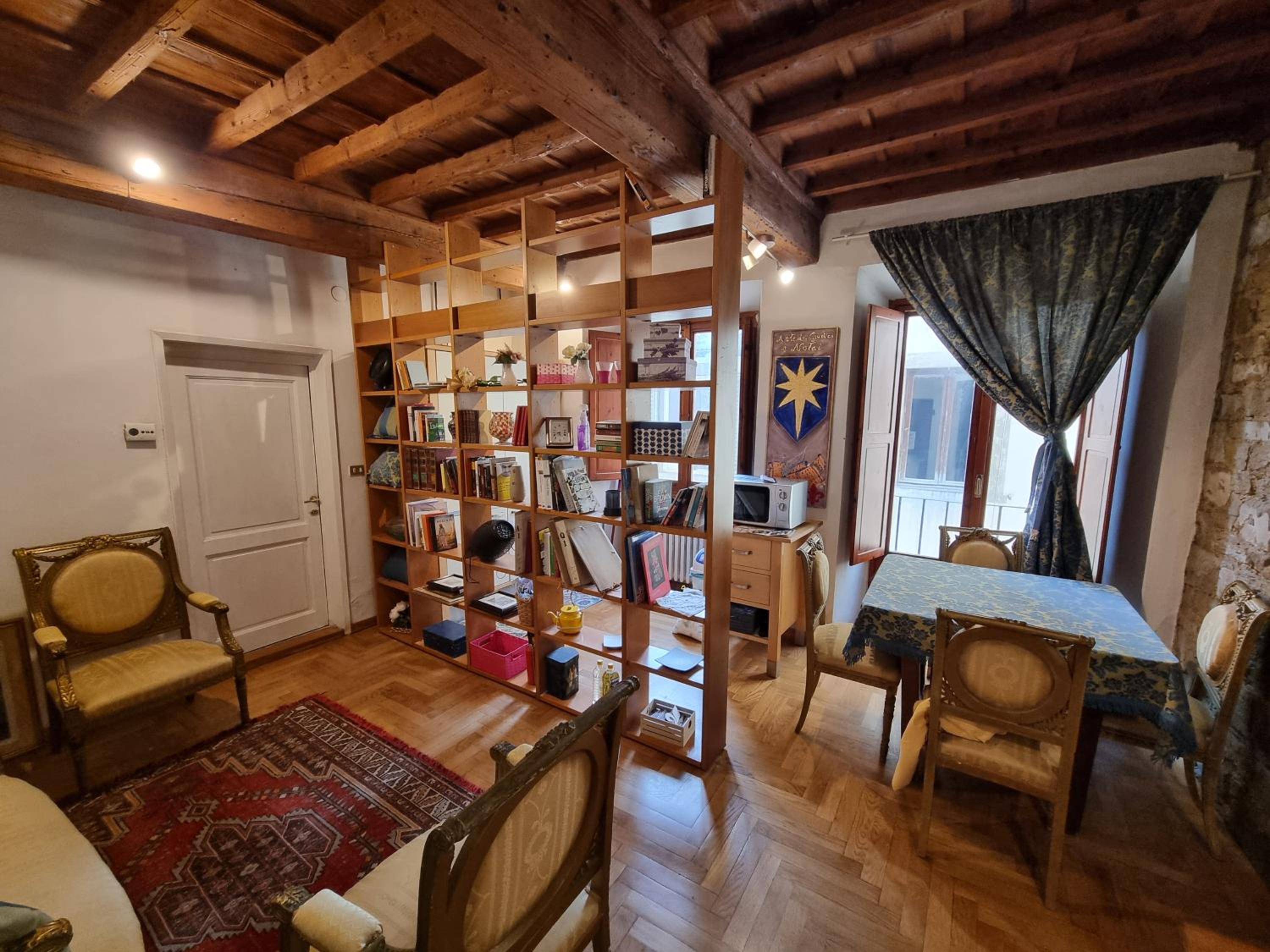 LA SEDE DELL'ARTE Monolocale Studio e Camere in Torre Medievale vicino a Duomo e Piazza Signoria