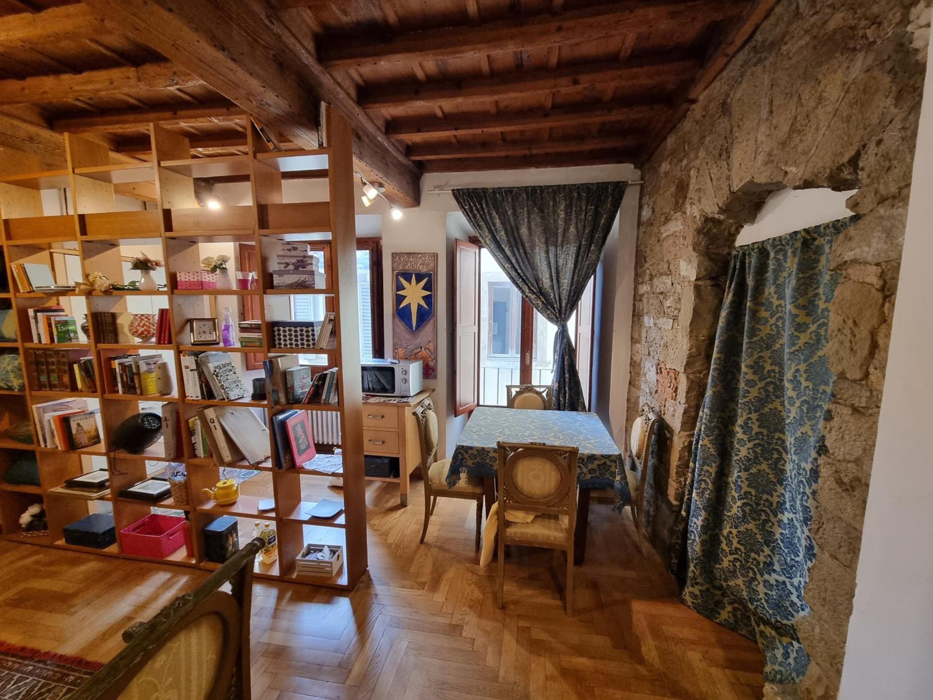 LA SEDE DELL'ARTE Monolocale Studio e Camere in Torre Medievale vicino a Duomo e Piazza Signoria