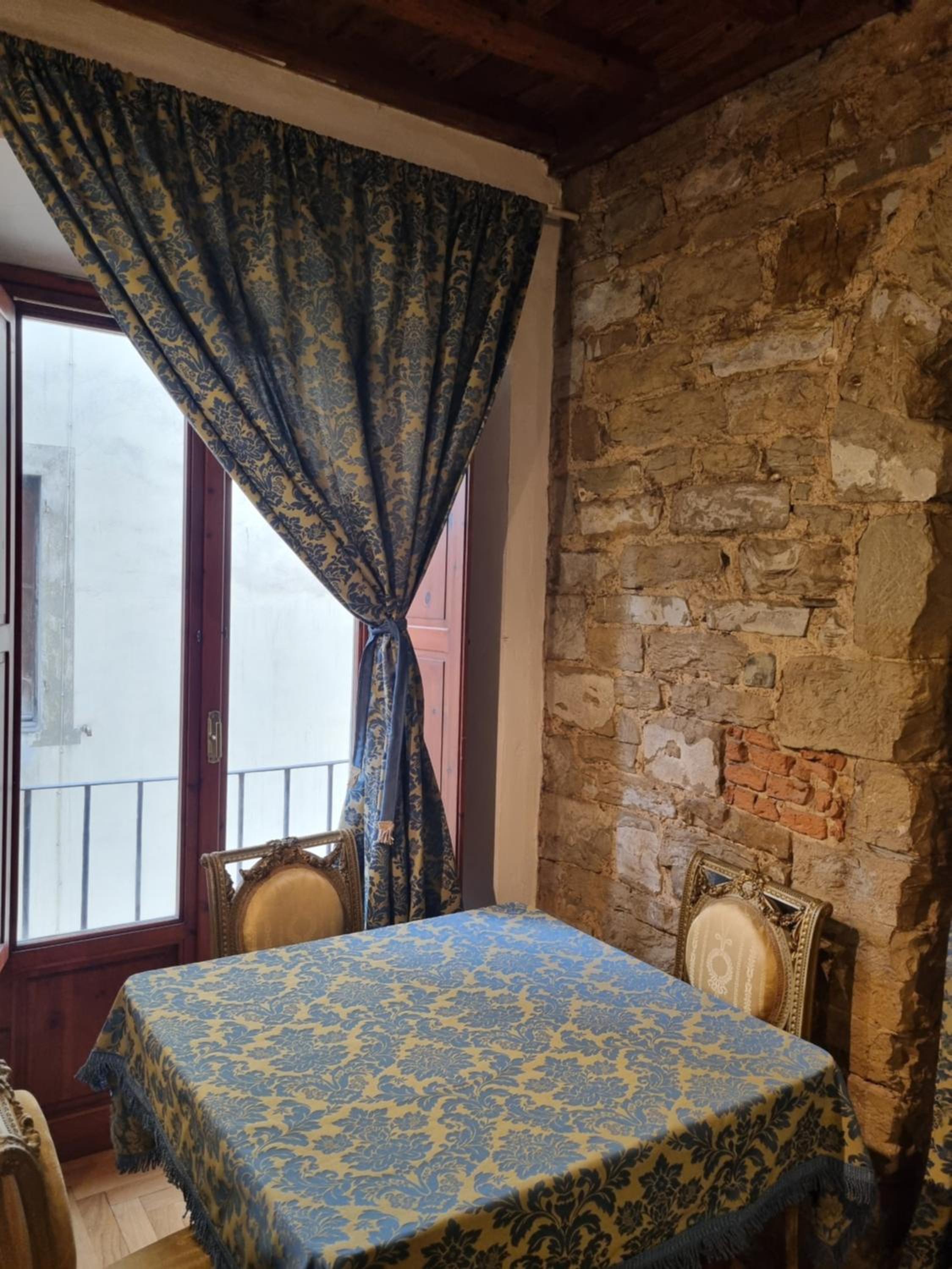 LA SEDE DELL'ARTE Monolocale Studio e Camere in Torre Medievale vicino a Duomo e Piazza Signoria
