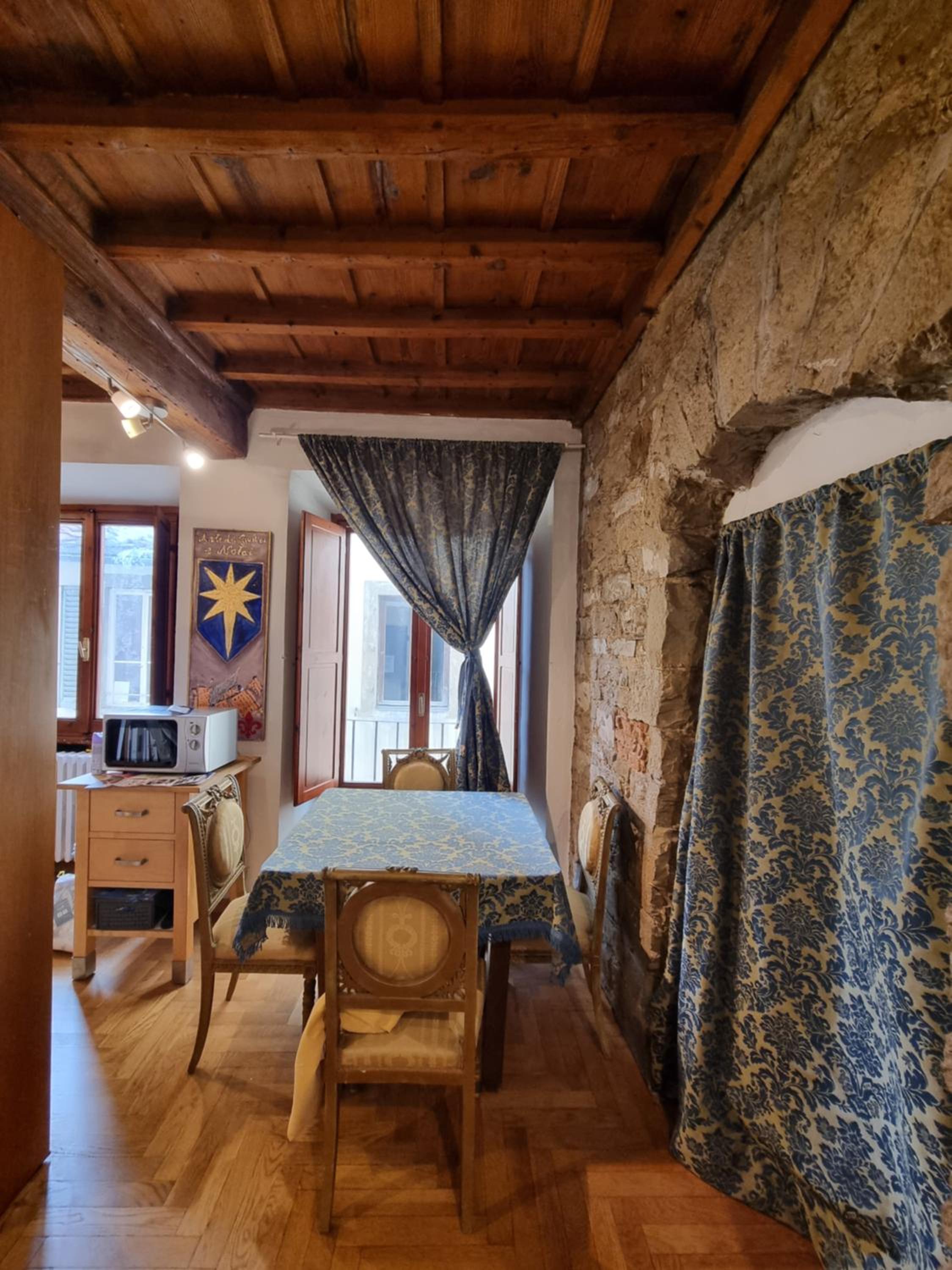 LA SEDE DELL'ARTE Monolocale Studio e Camere in Torre Medievale vicino a Duomo e Piazza Signoria