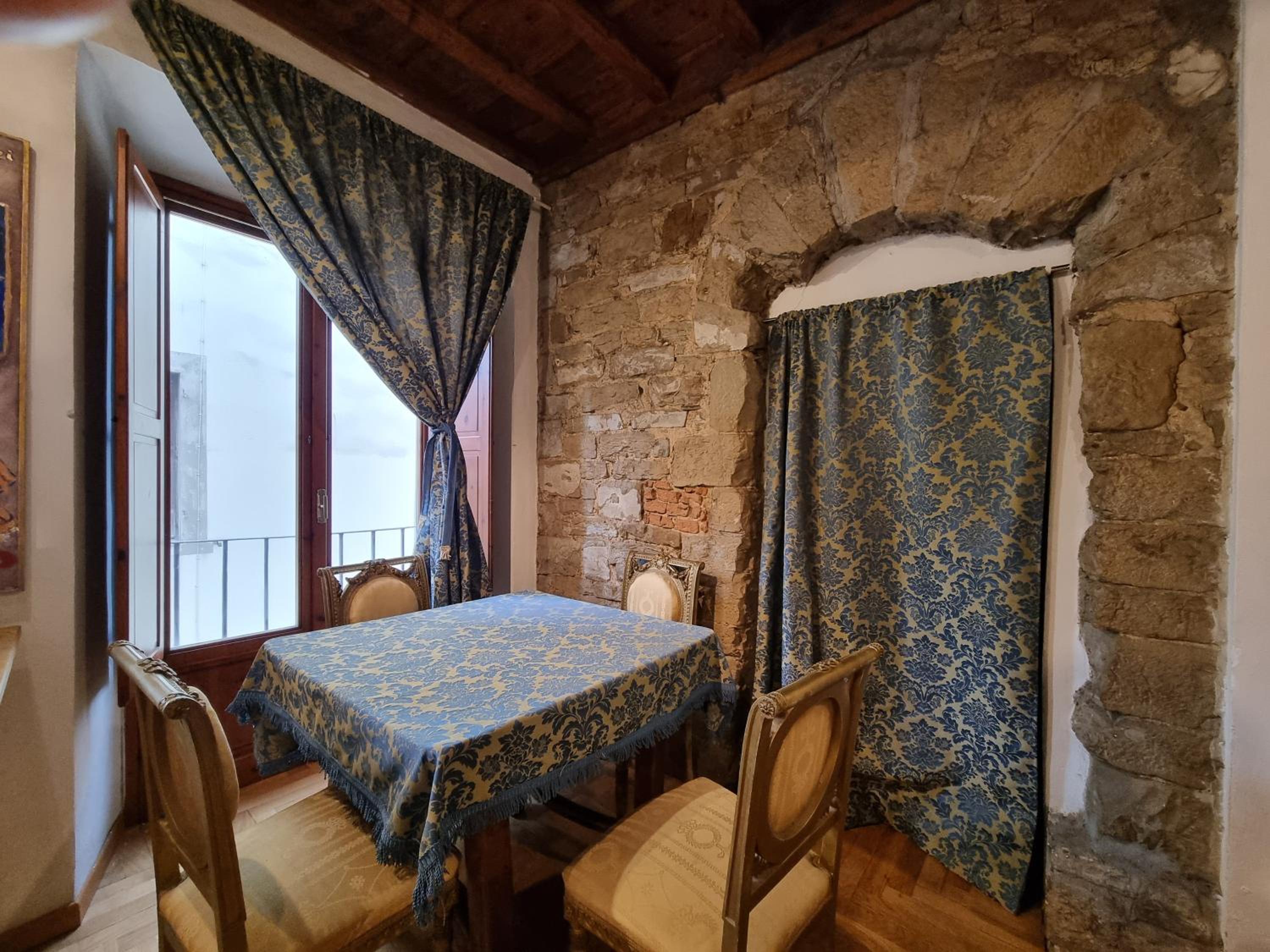 LA SEDE DELL'ARTE Monolocale Studio e Camere in Torre Medievale vicino a Duomo e Piazza Signoria
