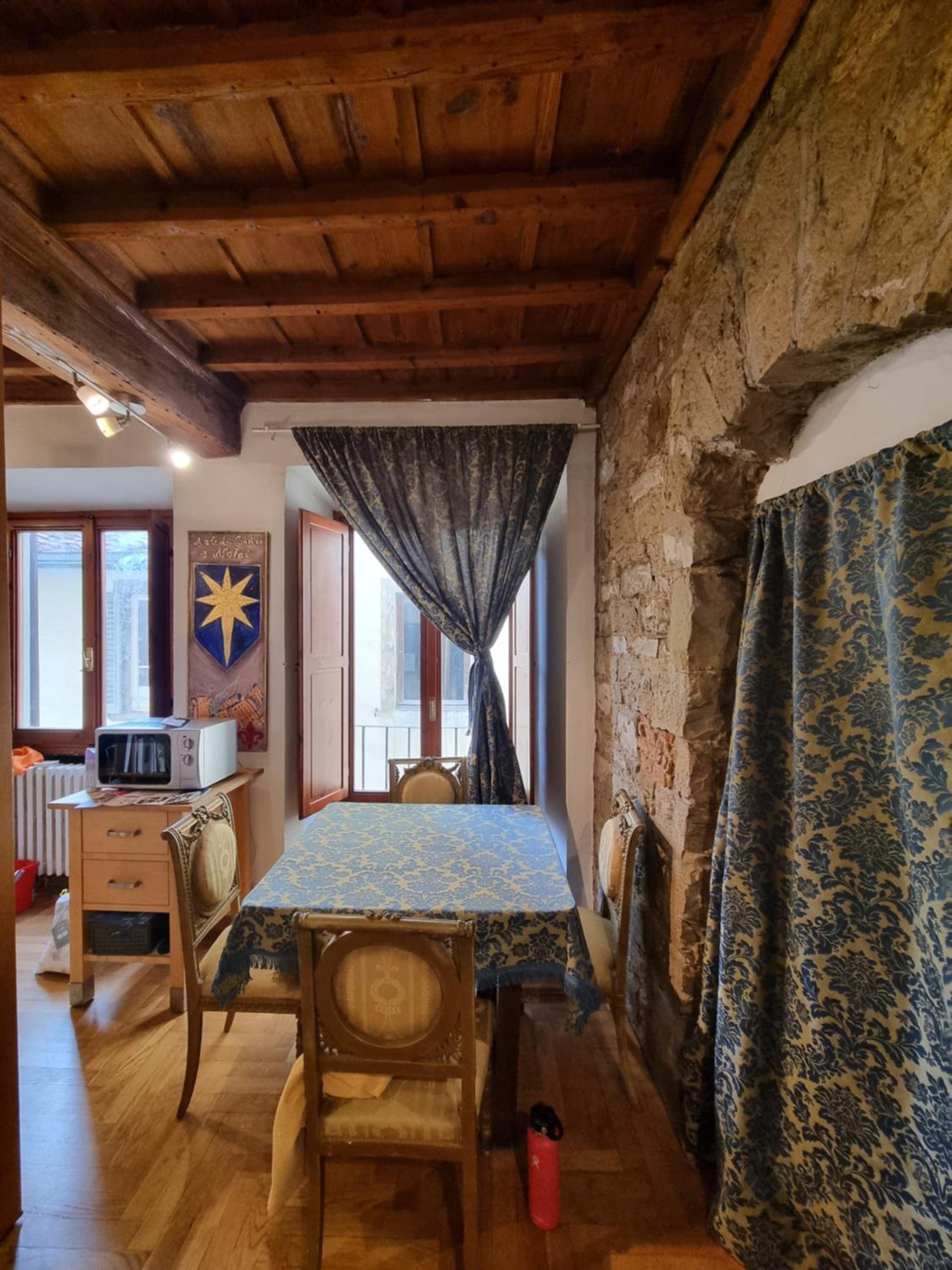 LA SEDE DELL'ARTE Monolocale Studio e Camere in Torre Medievale vicino a Duomo e Piazza Signoria