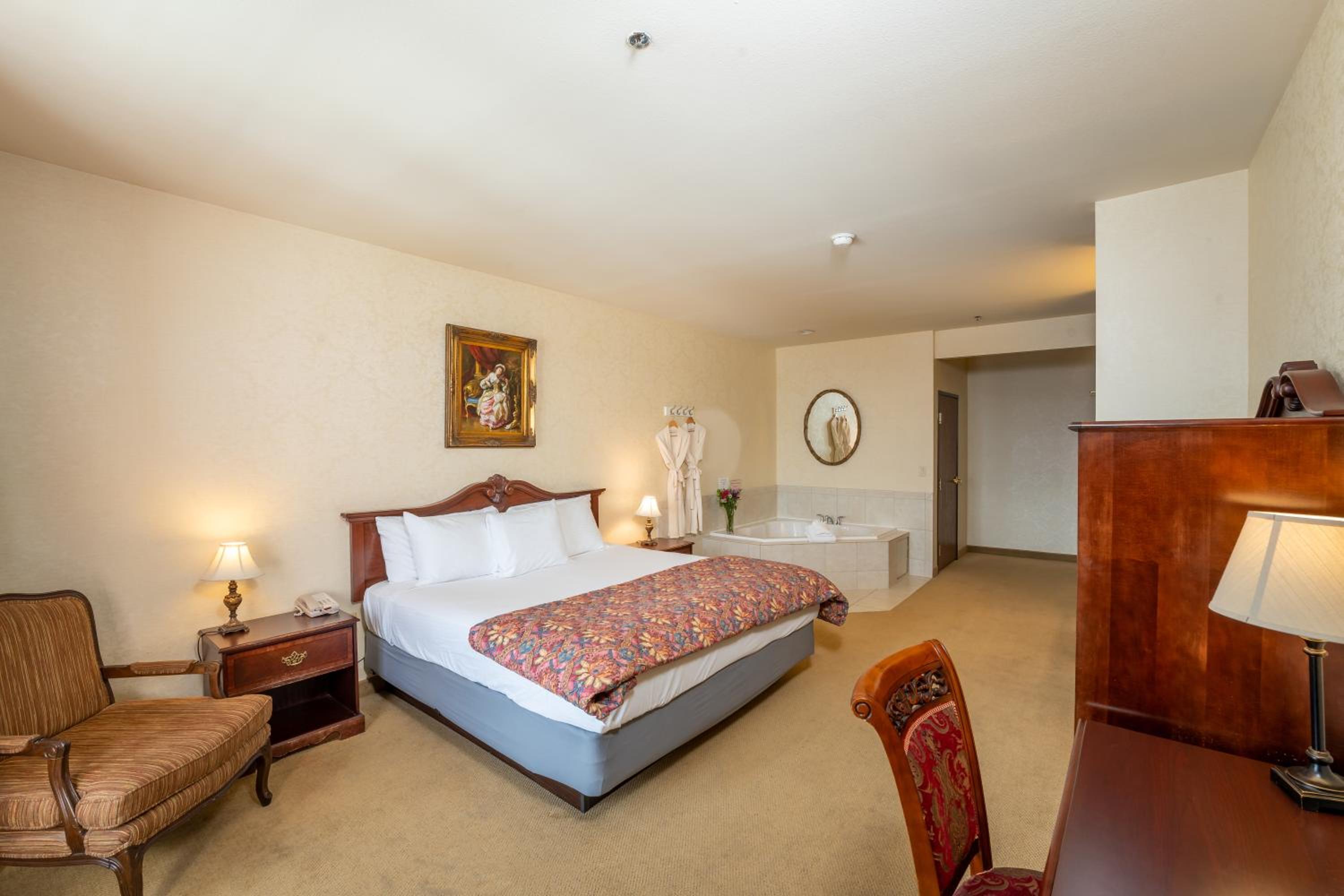 Silverland Inn - Property Image 8