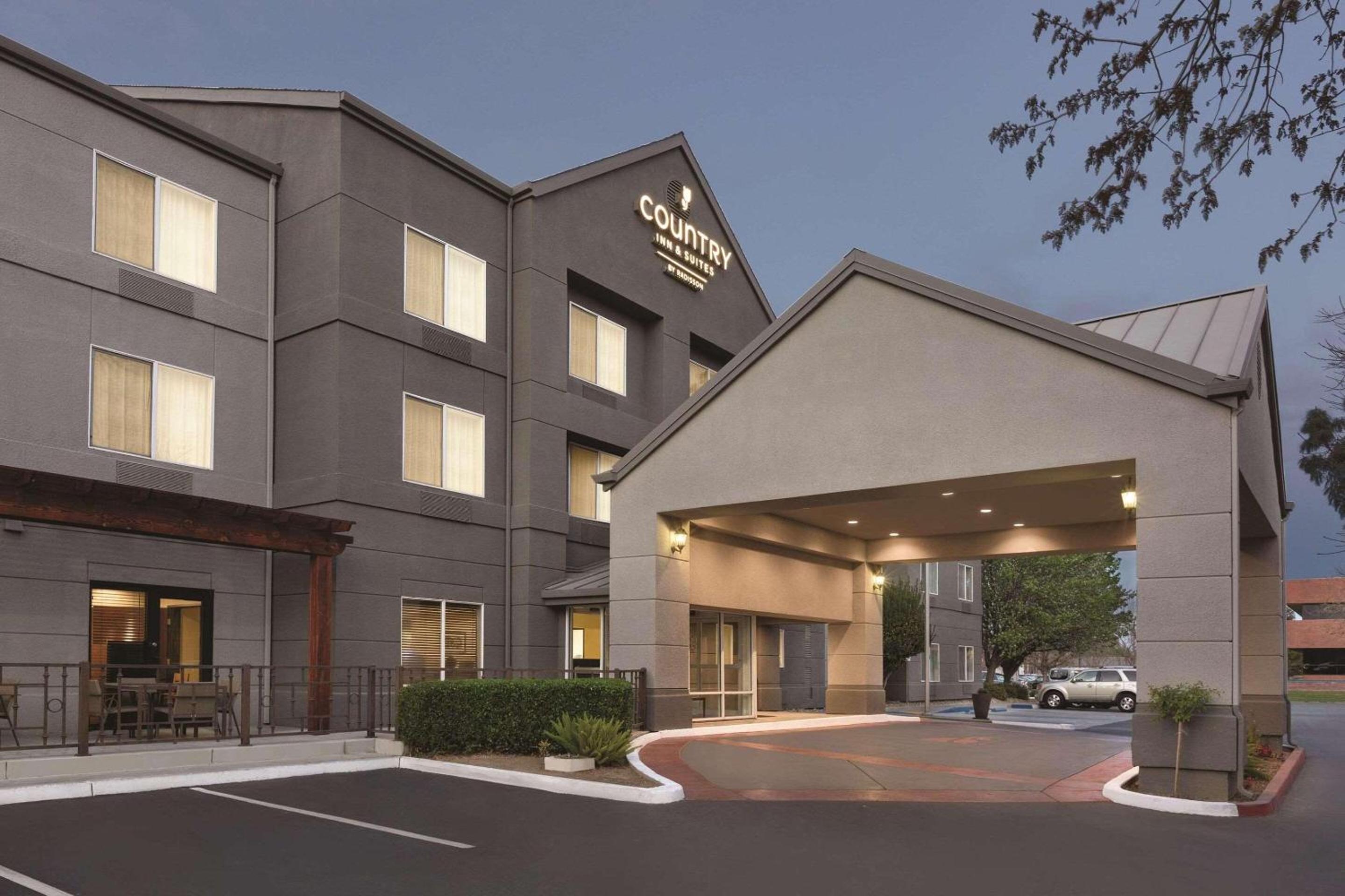 Hotel Country Inn & Suites by Radisson, Fresno North, CA