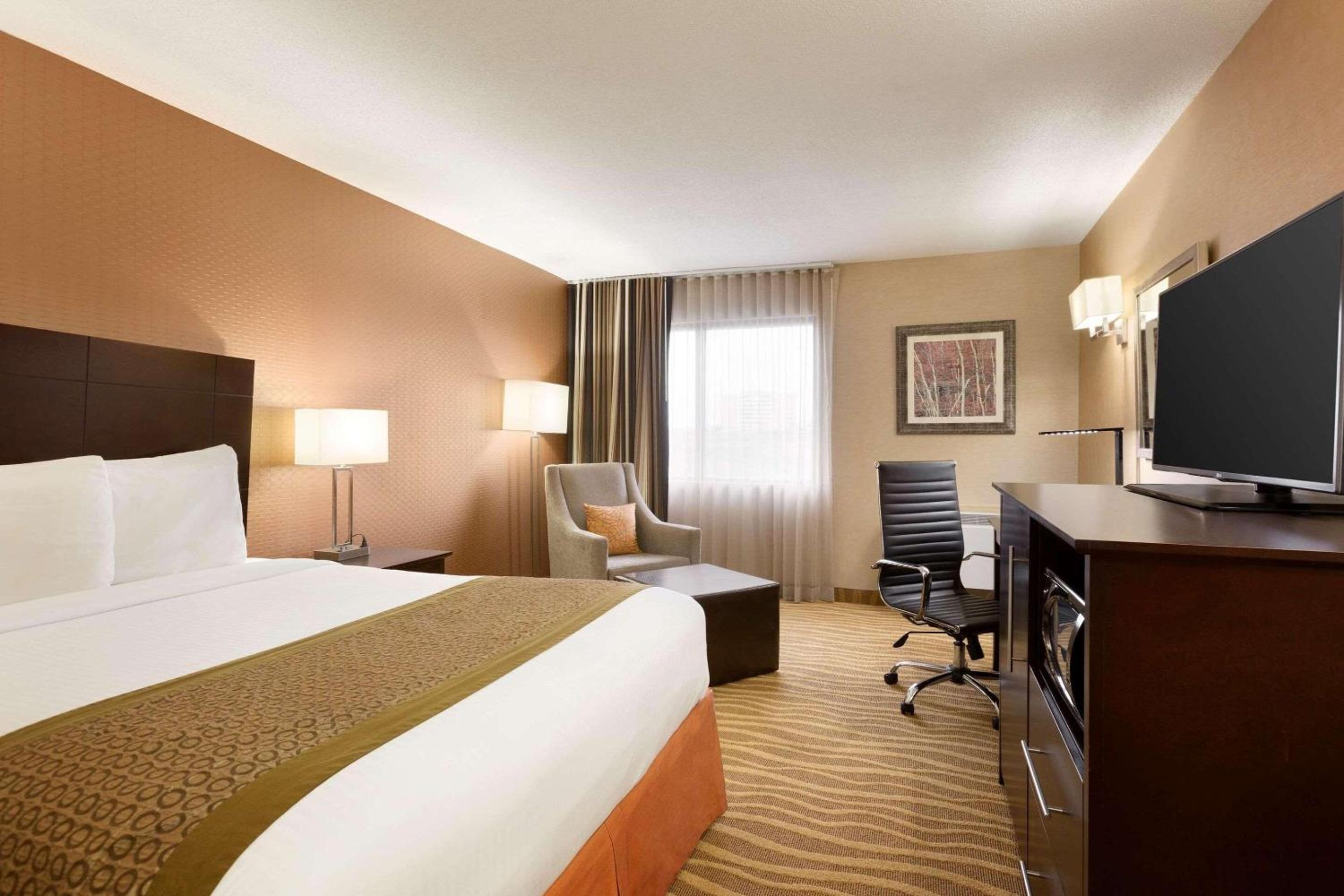 Toronto Vacations - Park Inn by Radisson Toronto-Markham - Property Image 3