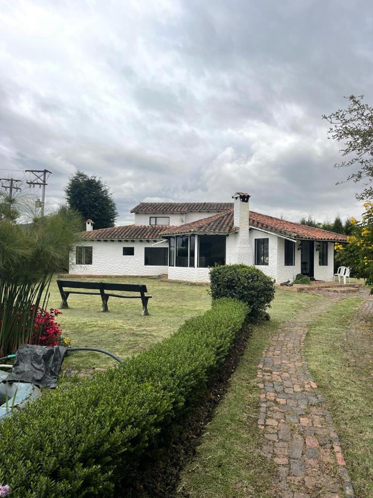 Luxury Finca el Ensueño, casa entera, con Sauna, Jacuzzi, BBQ y Caballos