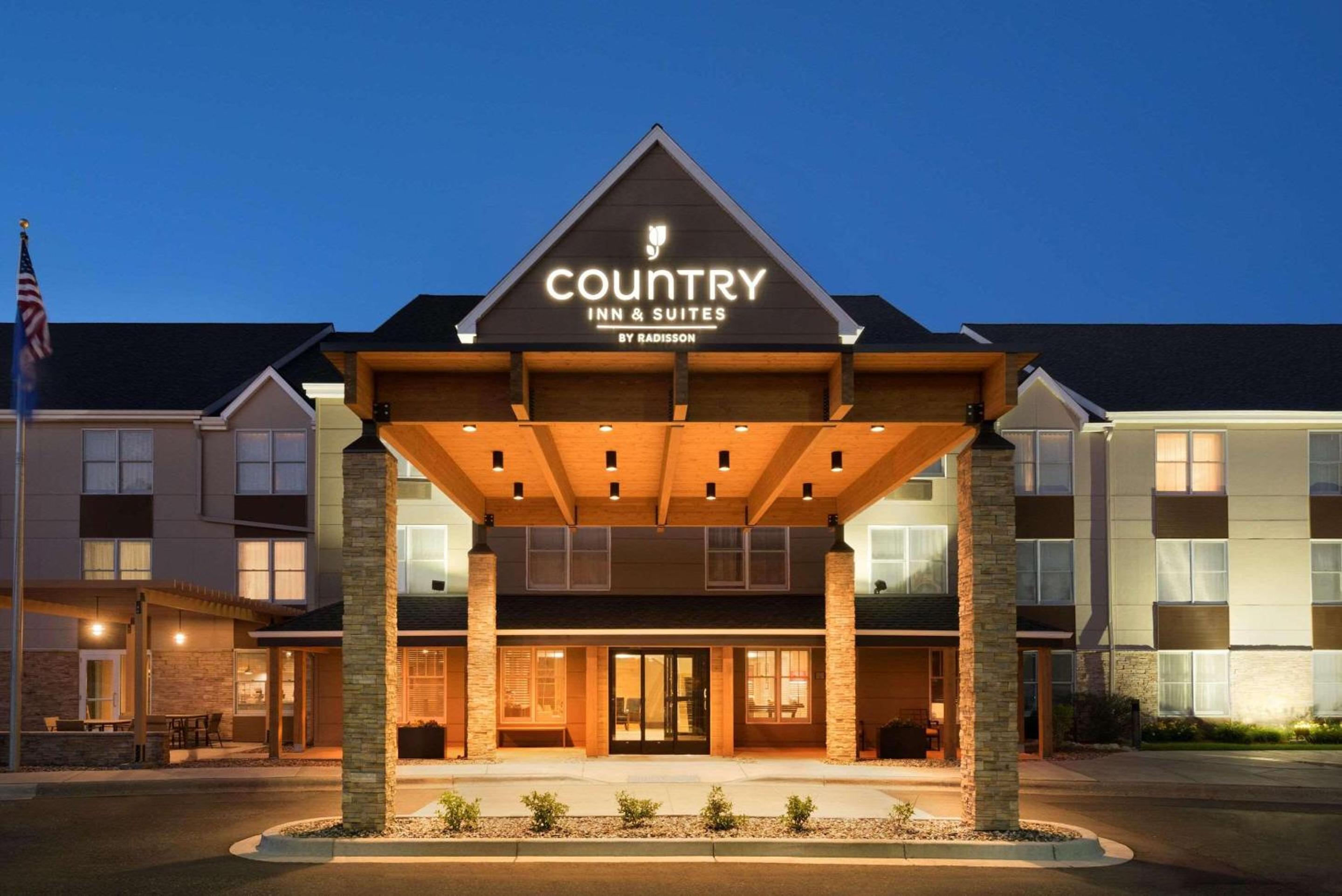 Minneapolis / St Paul Vacations - Country Inn  Suites by Radisson, Minneapolis West, MN - Property Image 1