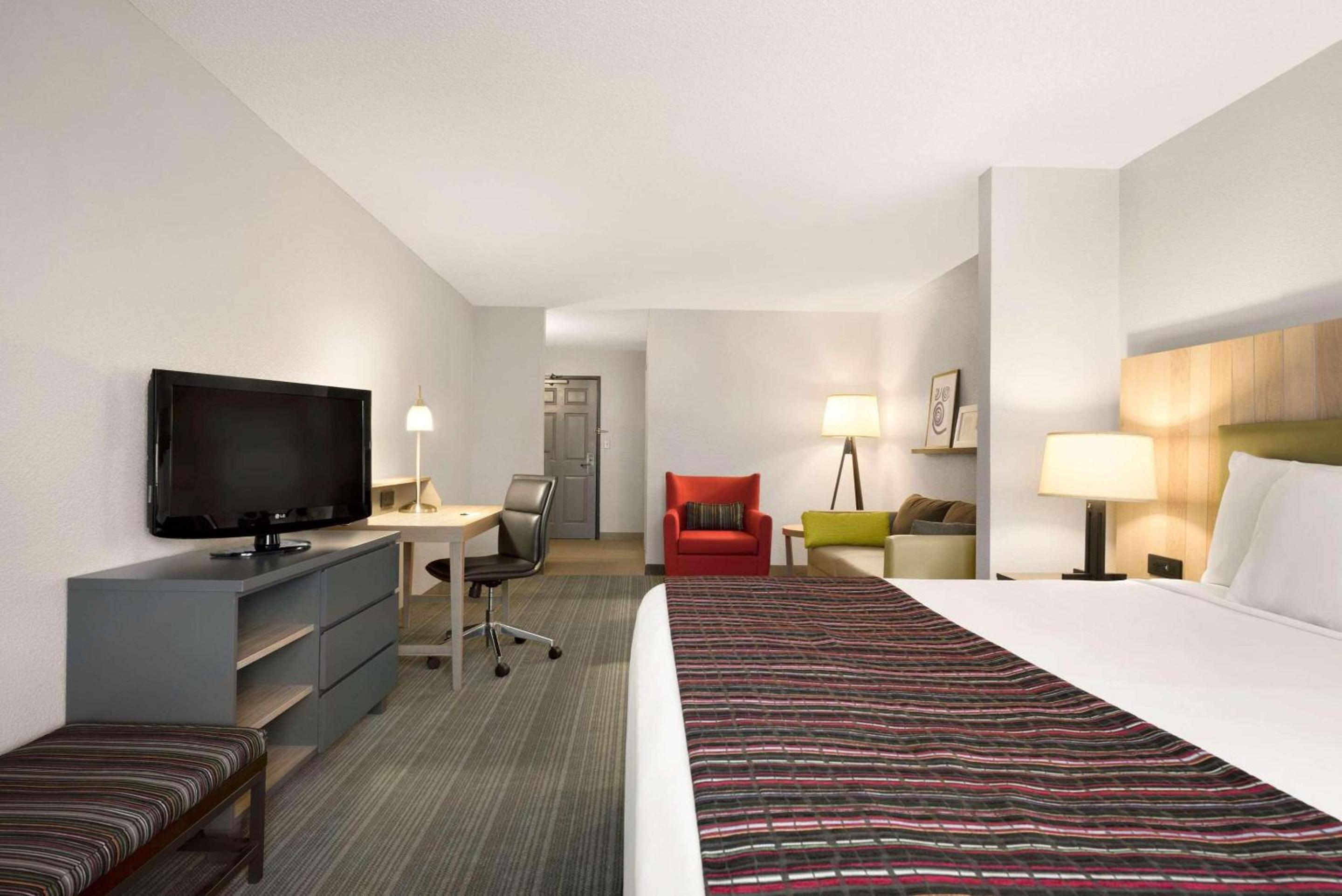 Plymouth Vacations - Country Inn  Suites by Radisson, Minneapolis West, MN - Property Image 7