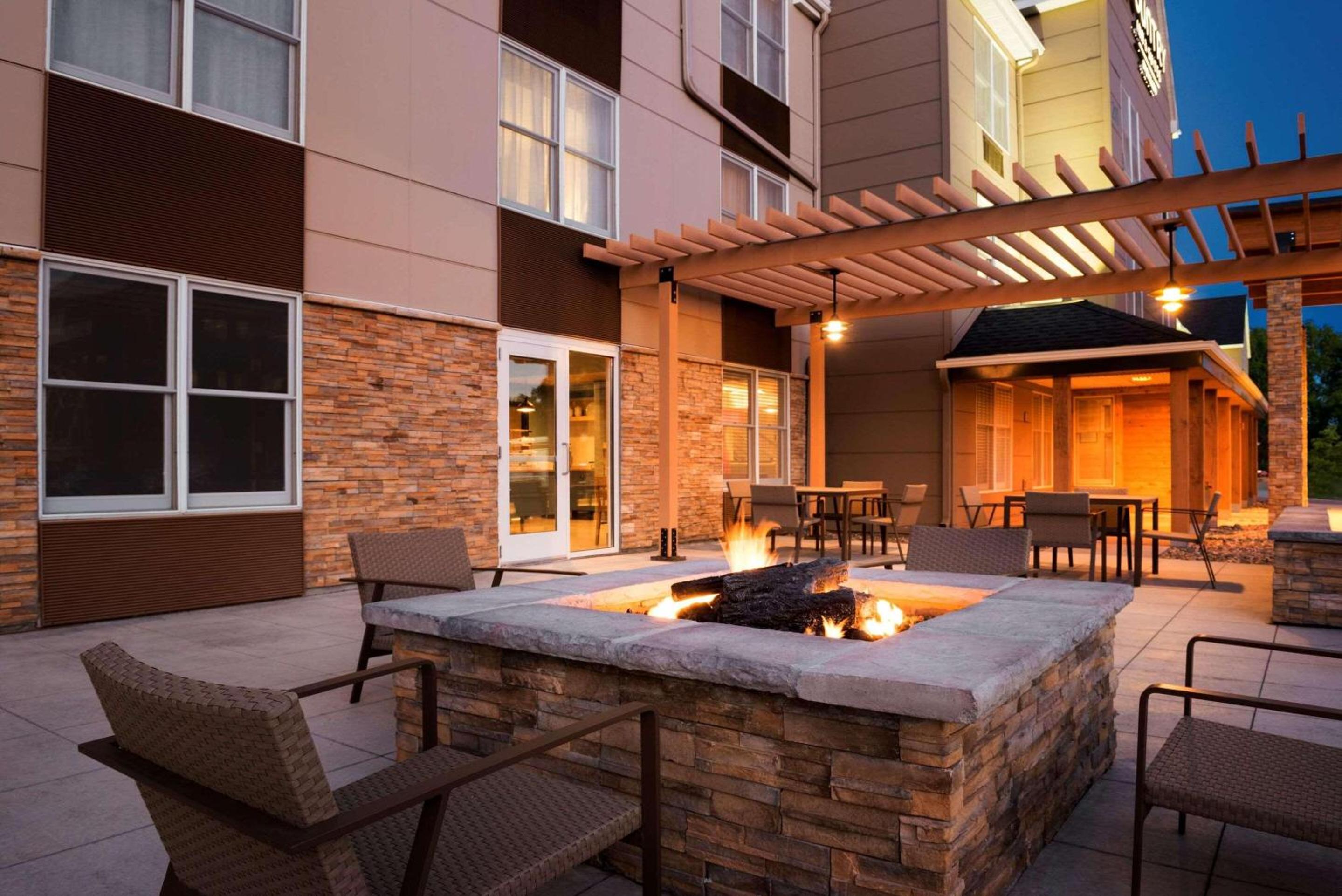 Plymouth Vacations - Country Inn Suites by Radisson, Minneapolis West, MN - Property Image 20