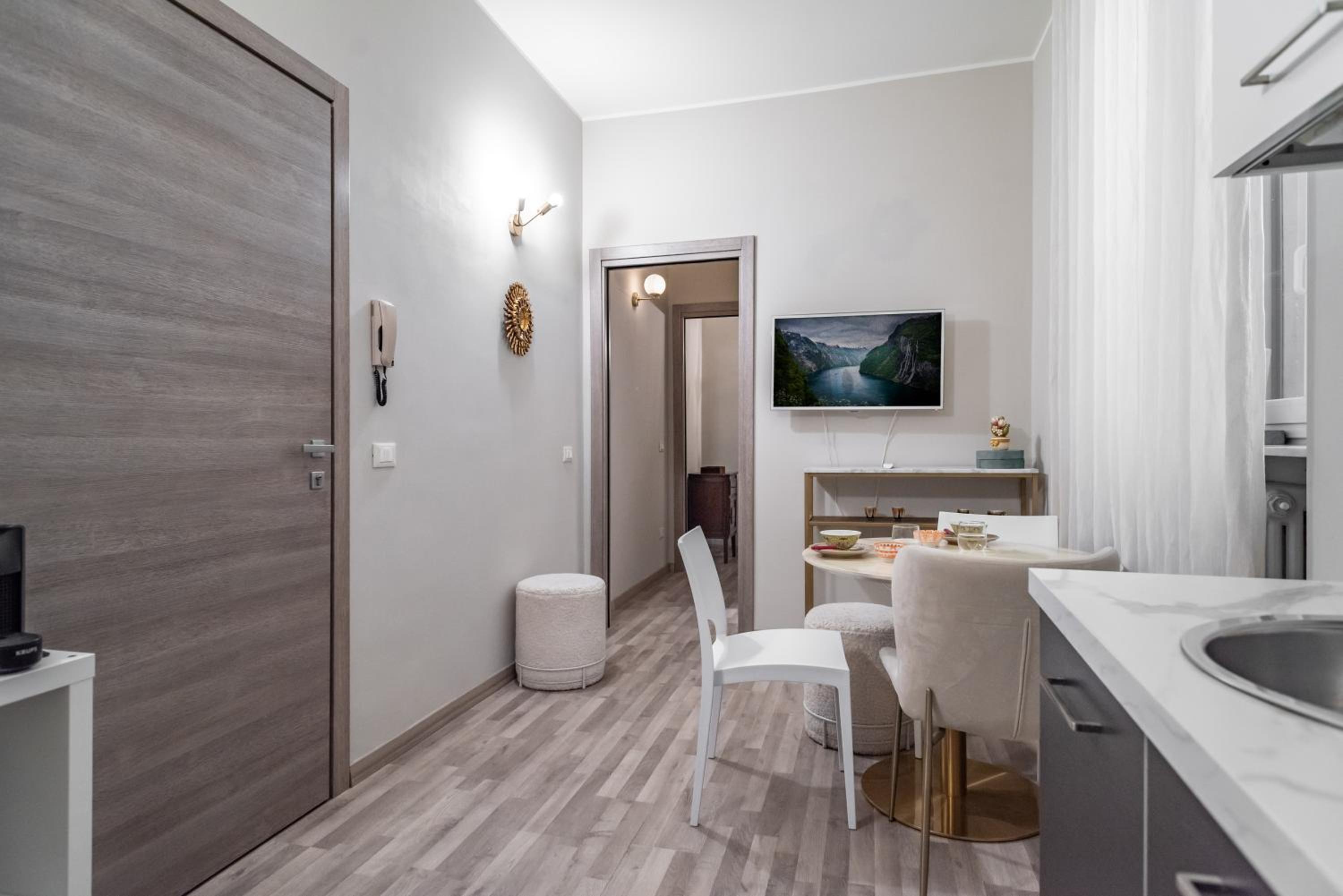 Casa Anna - City Center of Pavia - by HOST4U view 4