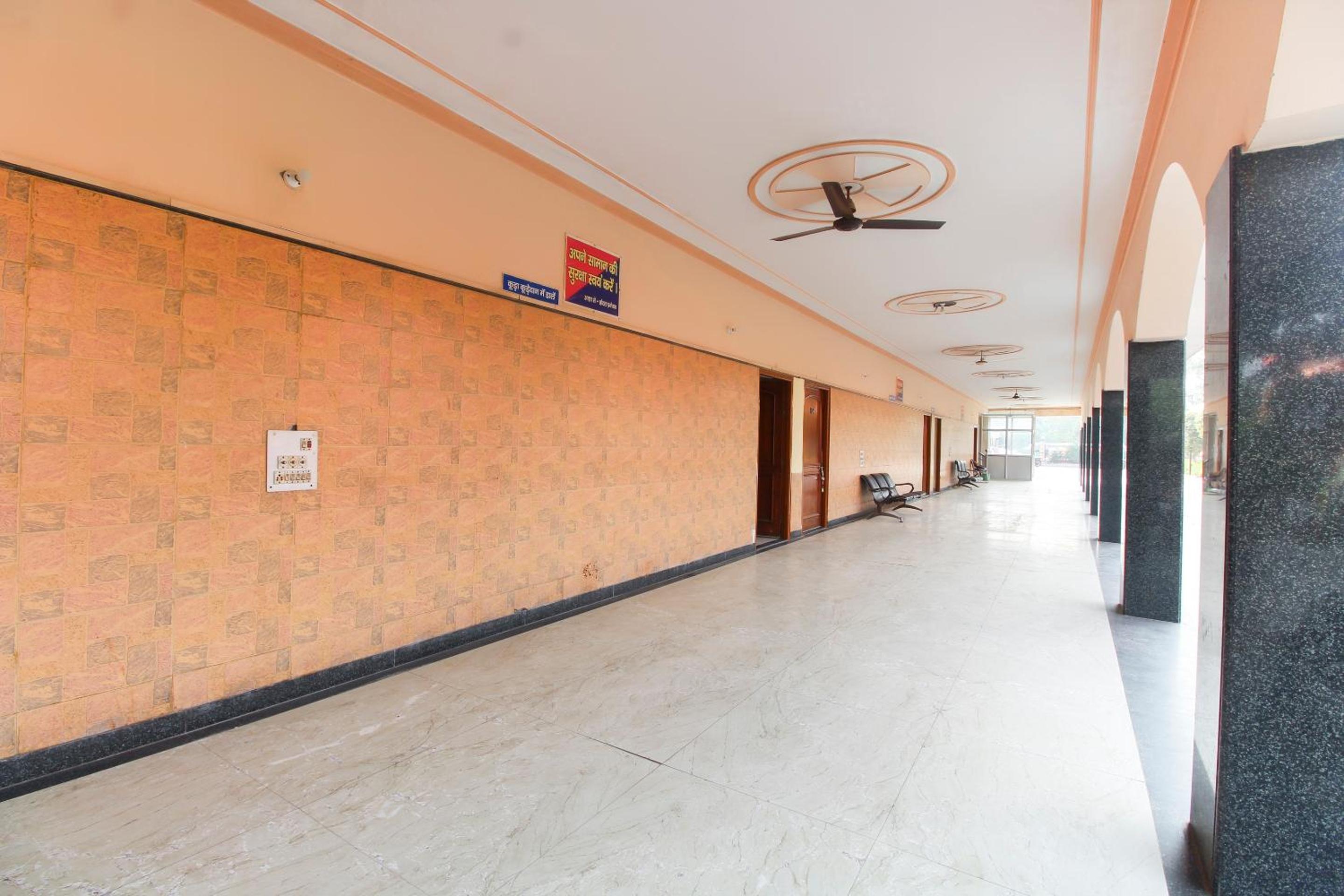 Lobby & Reception